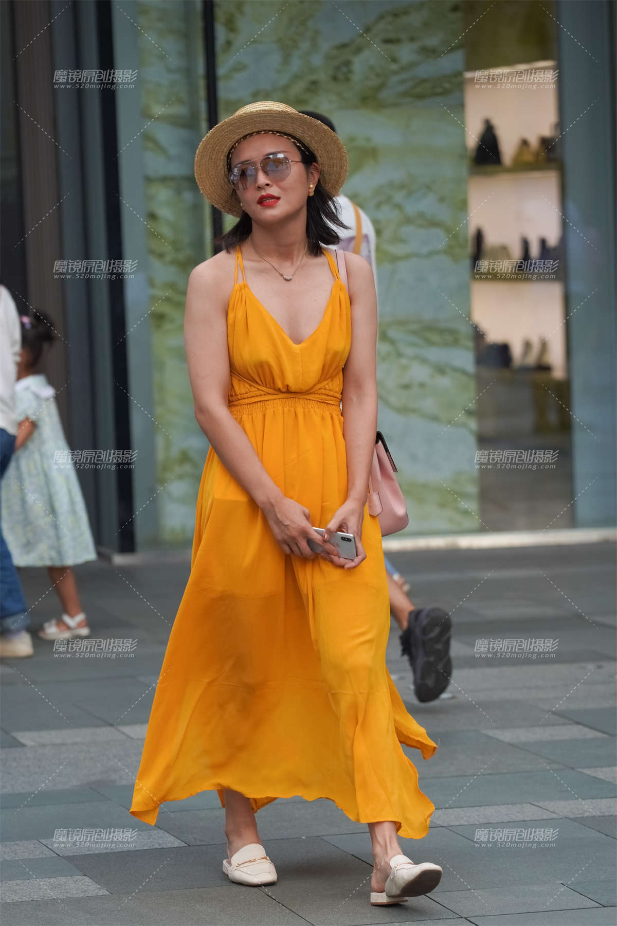 亮眼黄裙-日更街拍