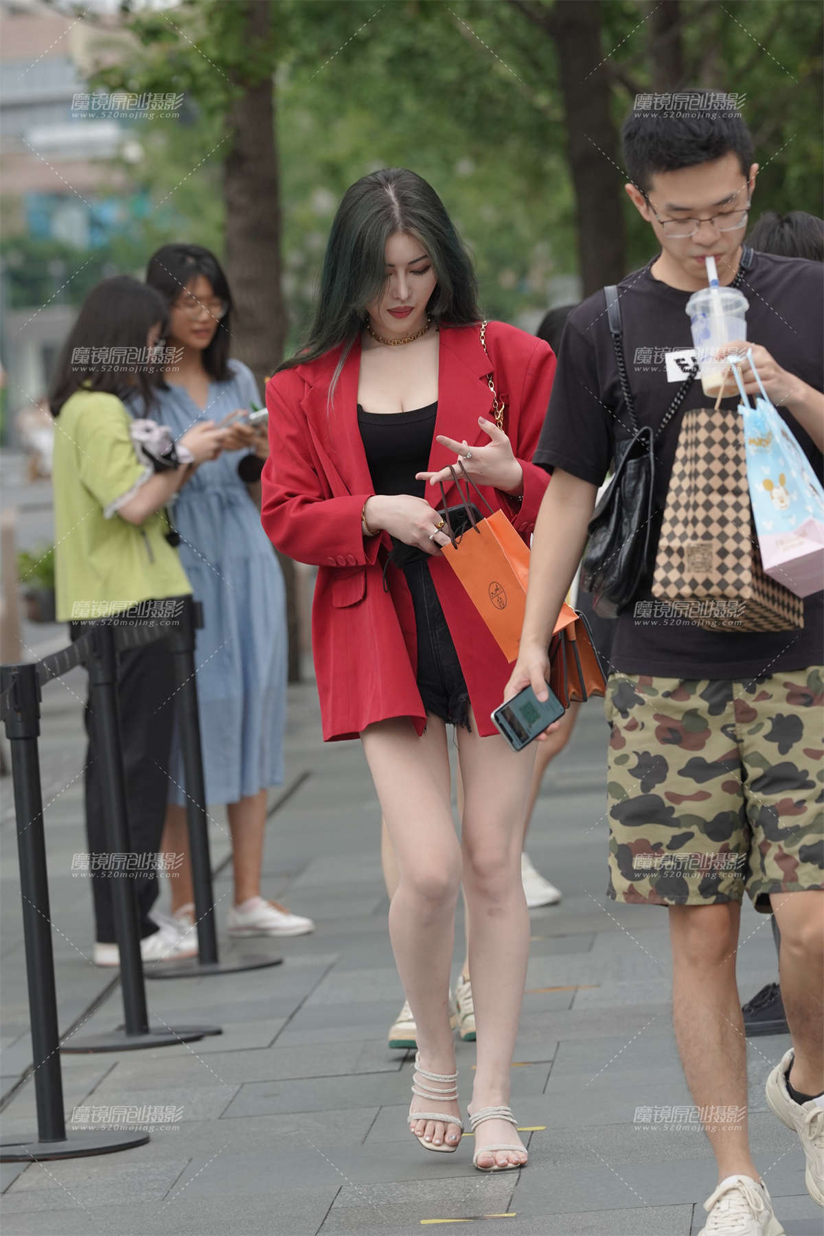 白皙美腿-日更街拍