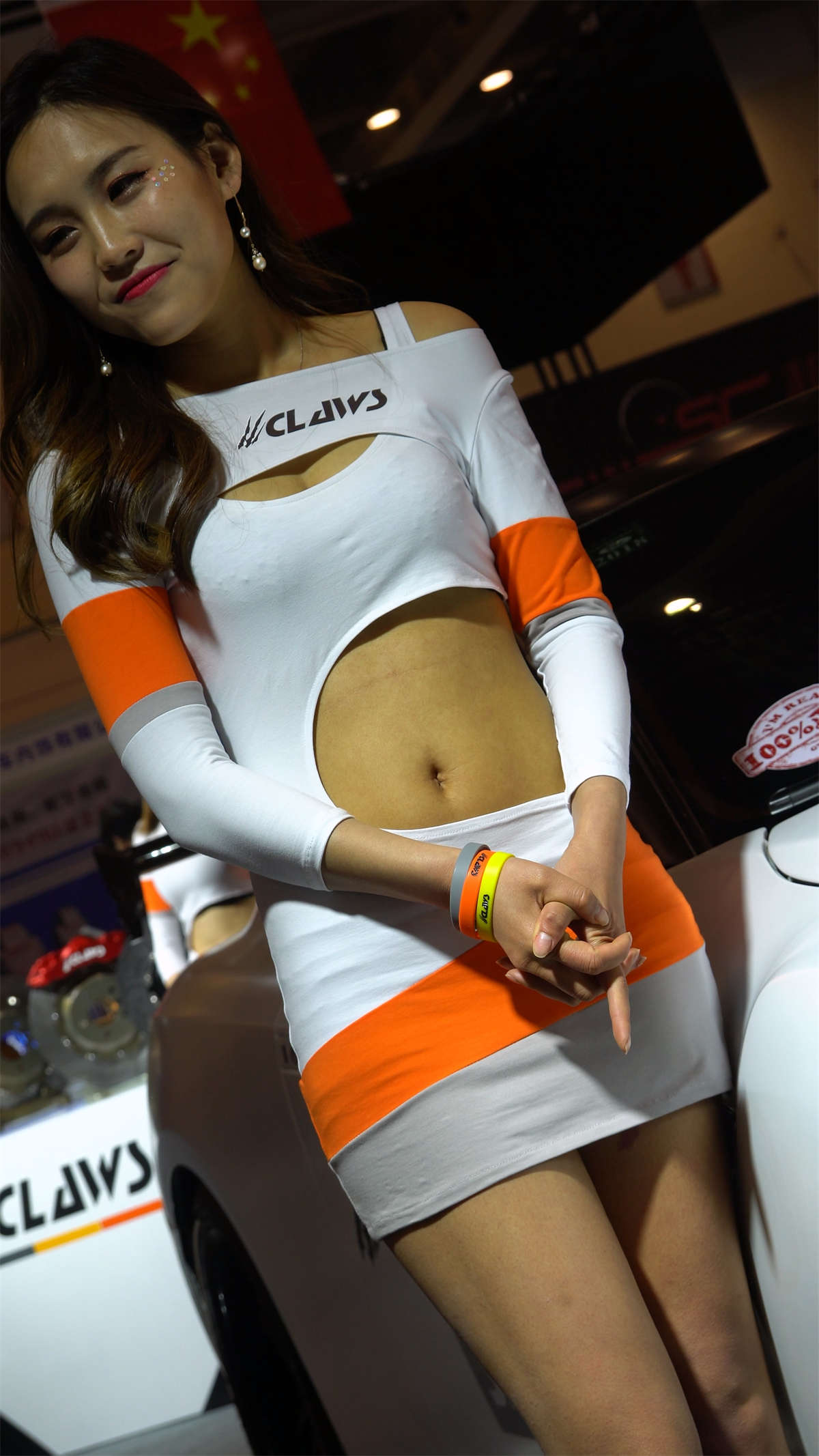 紧身衣超短包臀裙性感美女车模-日更街拍