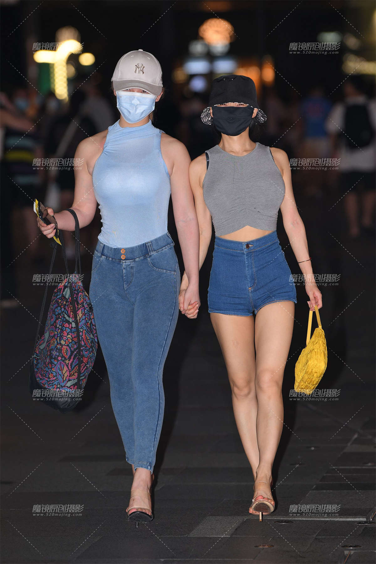 蜜桃裤小姐姐-日更街拍