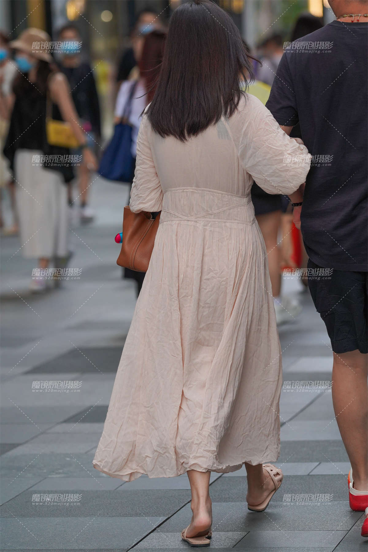 图片[2]-【凯恩赛贴】低胸连衣裙的性感-日更街拍