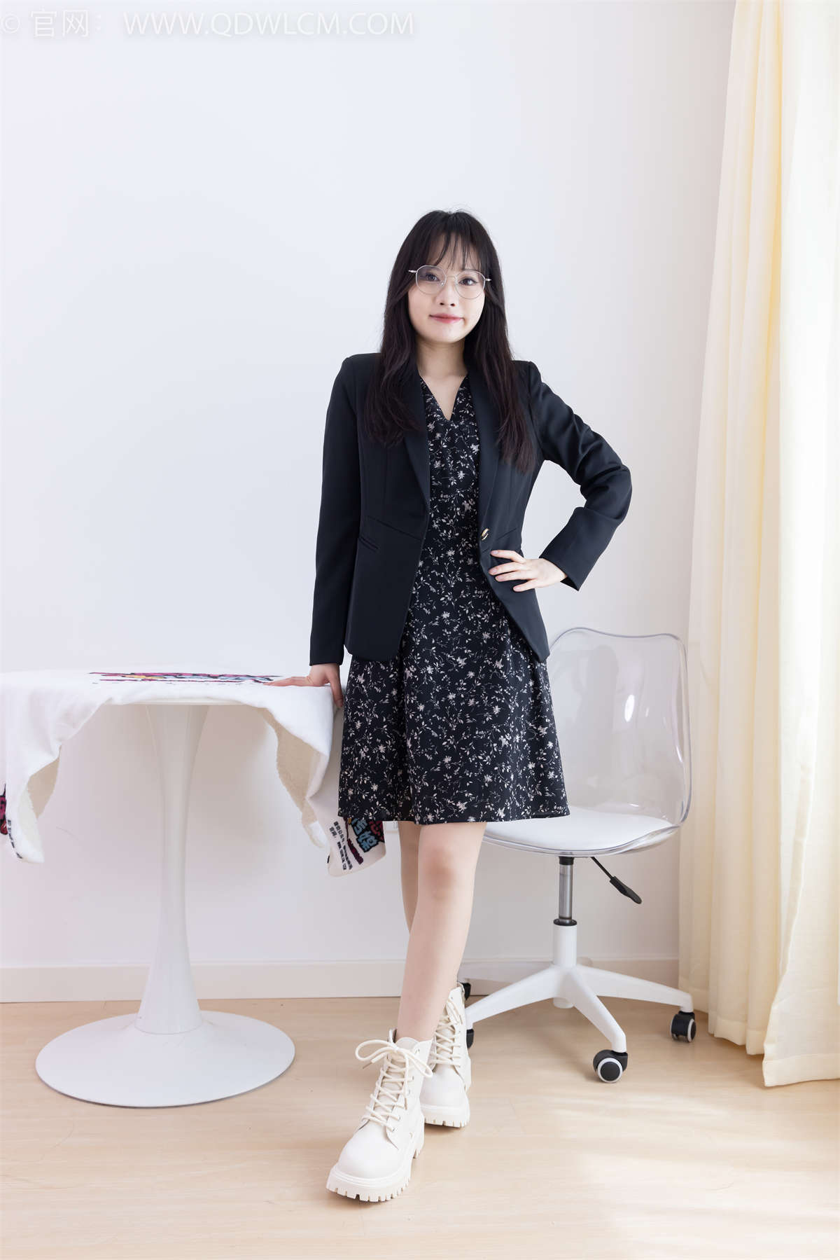 图片[2]-物恋传媒 NO.2065 小酒-岁末的秋天（盲盒1）-日更街拍