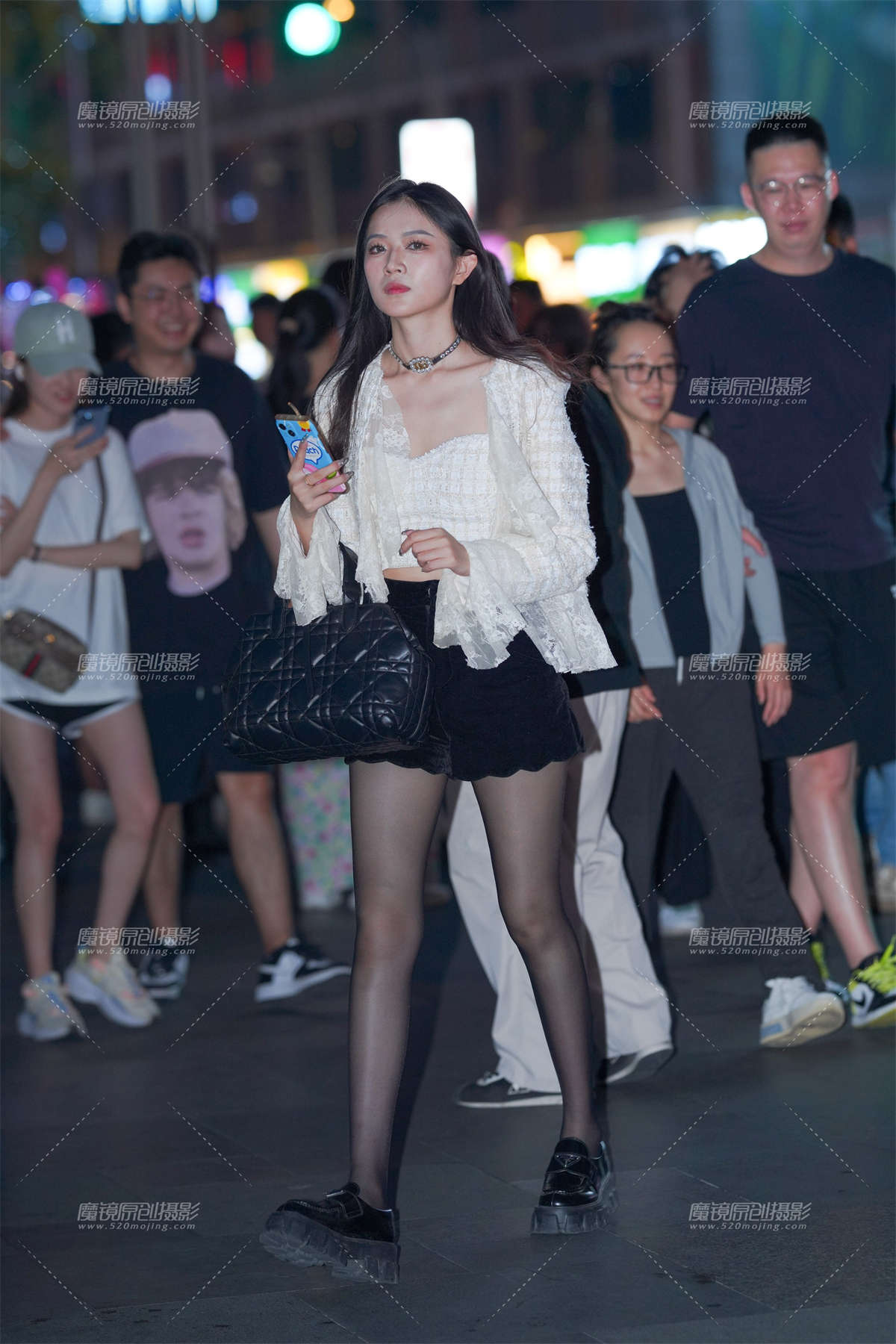 黑丝美眉-日更街拍