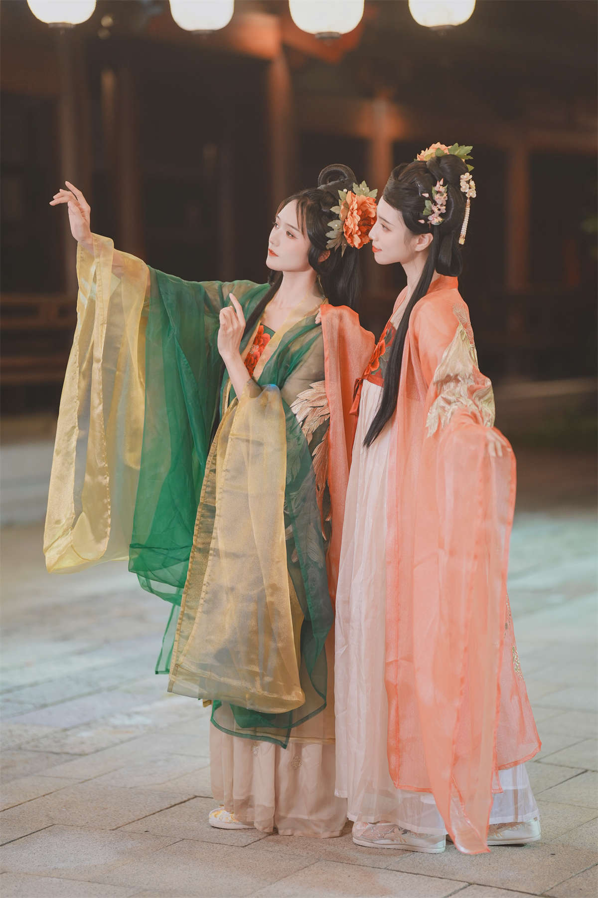 YITUYU艺图语 2023.05.18 夜游灯会 兔子Zzz不吃胡萝卜-日更街拍