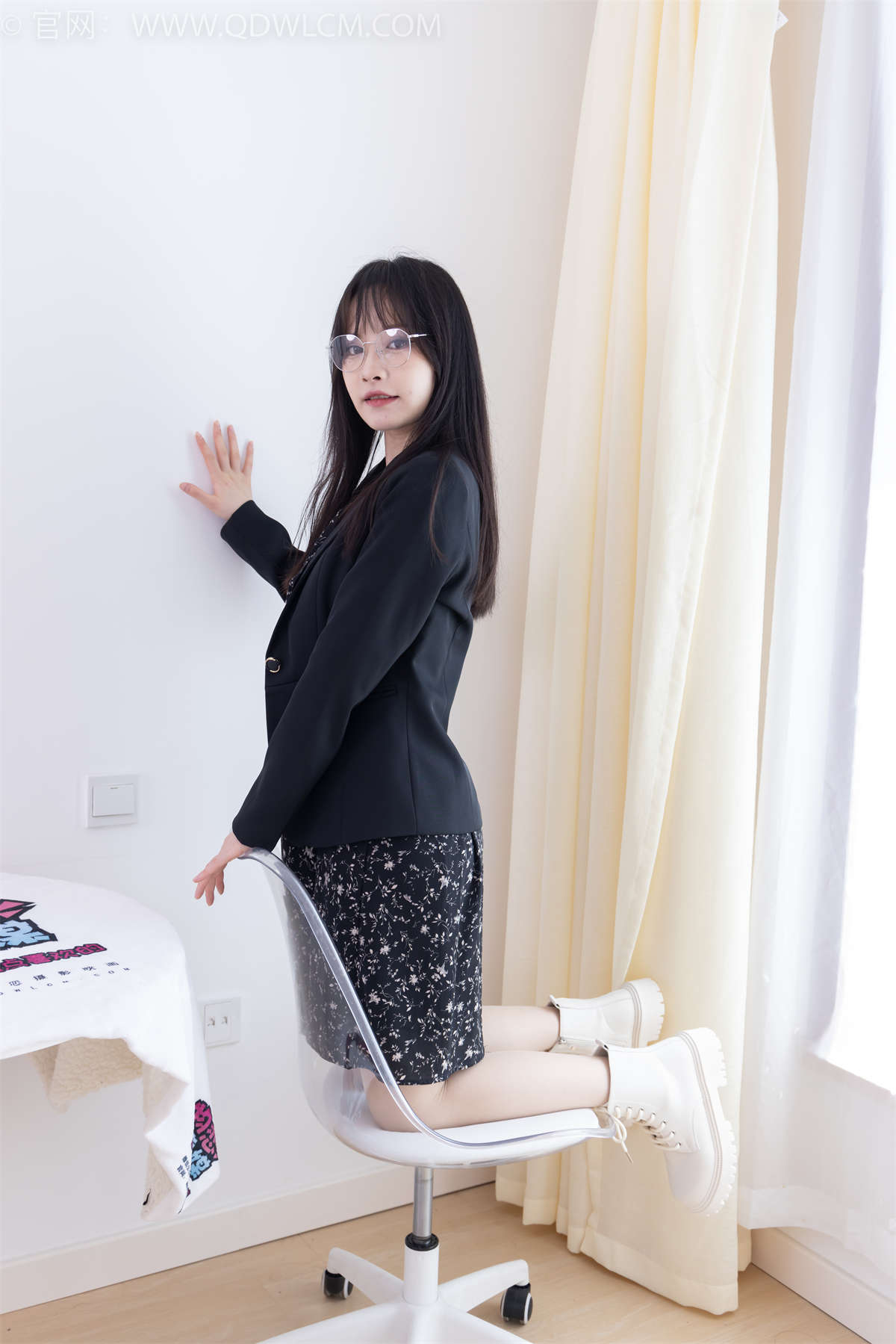 物恋传媒 NO.2065 小酒-岁末的秋天（盲盒1）-日更街拍