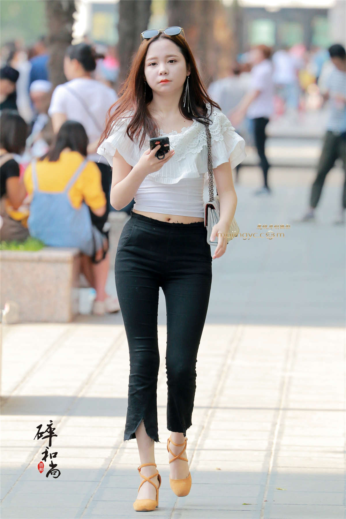 露腰紧身黑裤（12P）-日更街拍