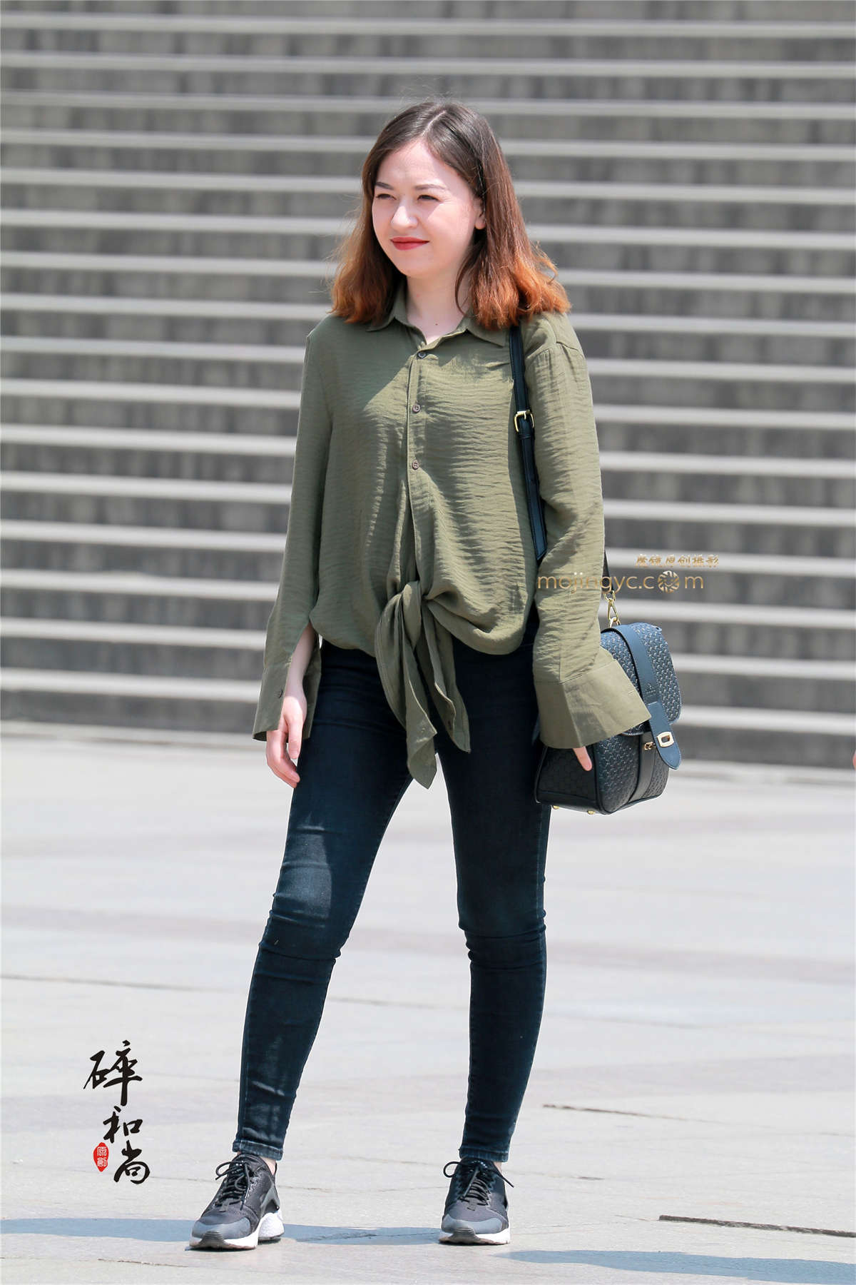 露腰紧身蓝牛仔（20P）-日更街拍