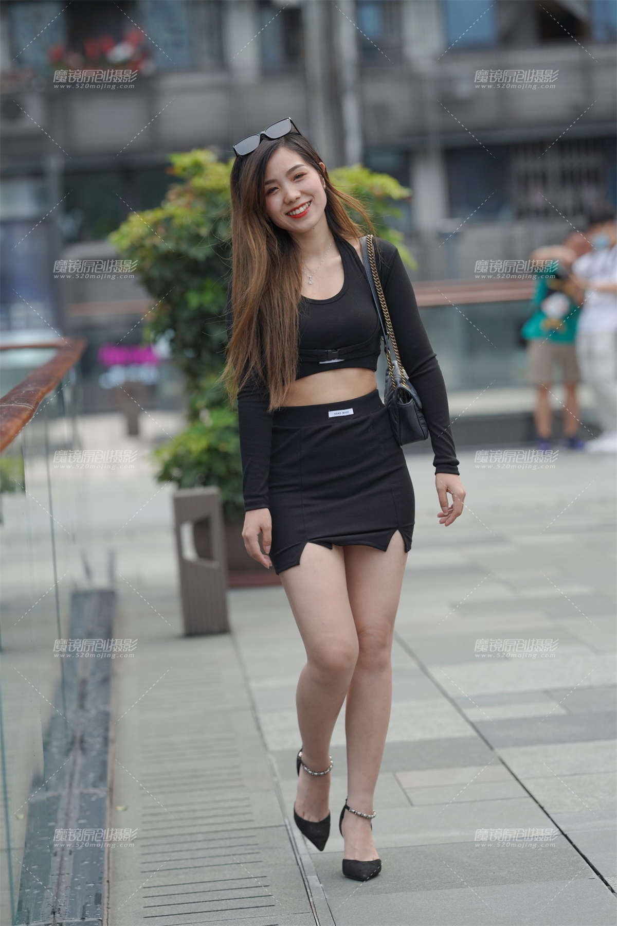 短裙美眉-日更街拍