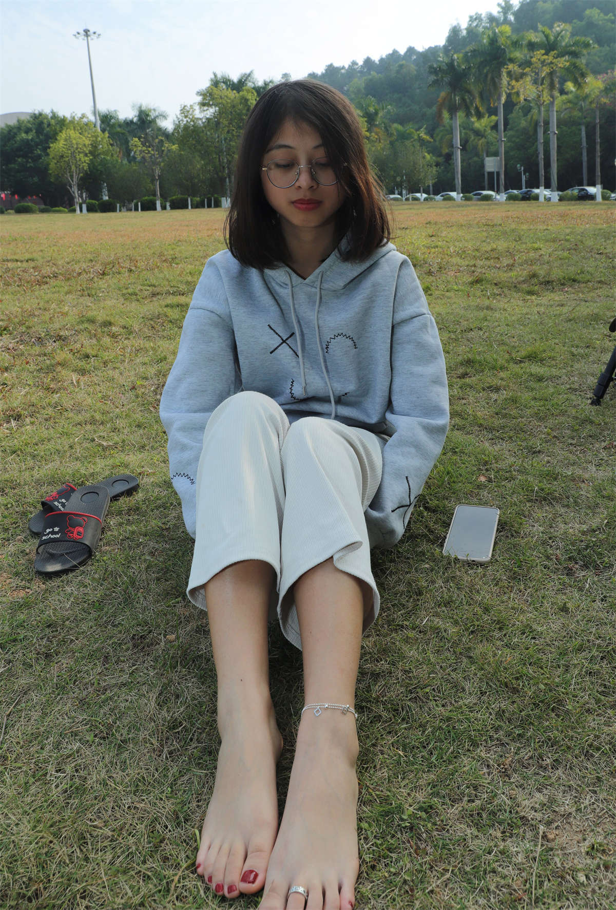 图片[2]-aapary摄影 No.085 大学生静雯室内室外展示36码小可爱美脚-日更街拍