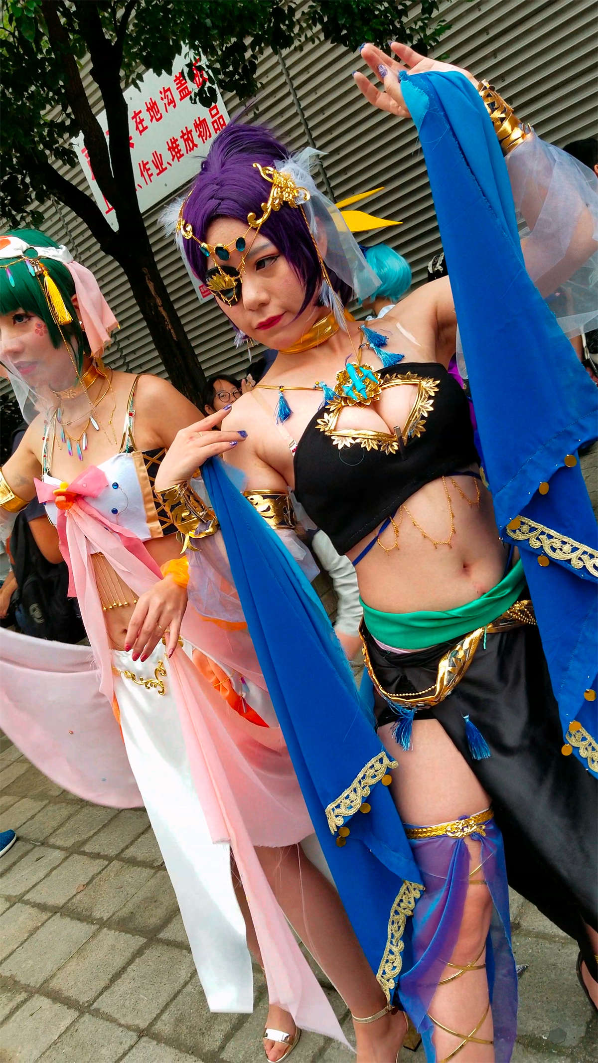 图片[2]-白嫩青春少女玩cosplay 身材很丰满-日更街拍