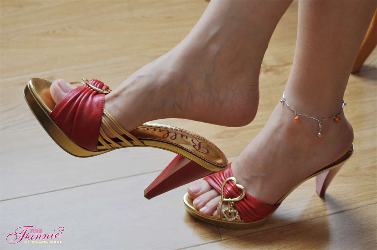 图片[2]-Fannie芬妮美足园NO.51 姹紫嫣红（红凉拖4）-日更街拍