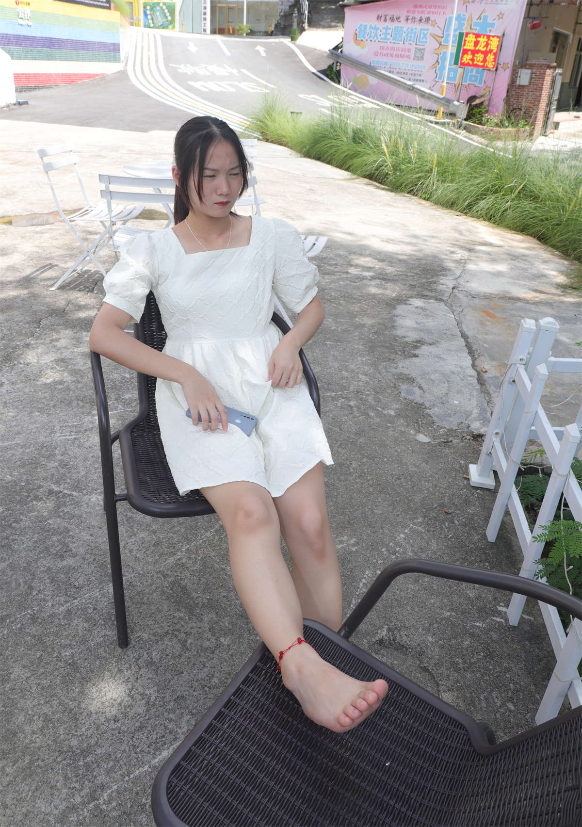 图片[2]-aapary摄影 No.086 有点害羞的小尹的37码超白嫩脚-日更街拍