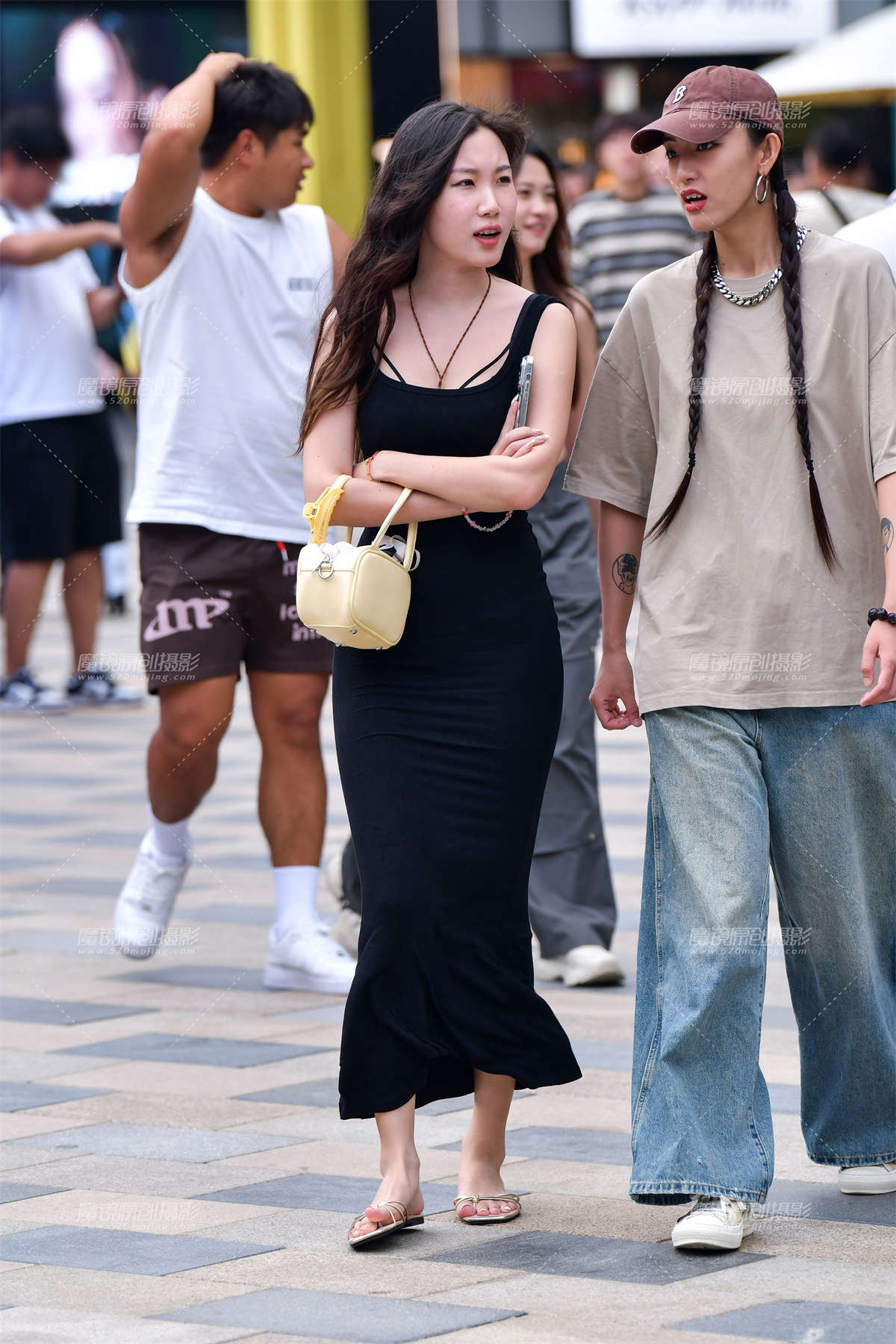 ★裹身长裙美女-日更街拍