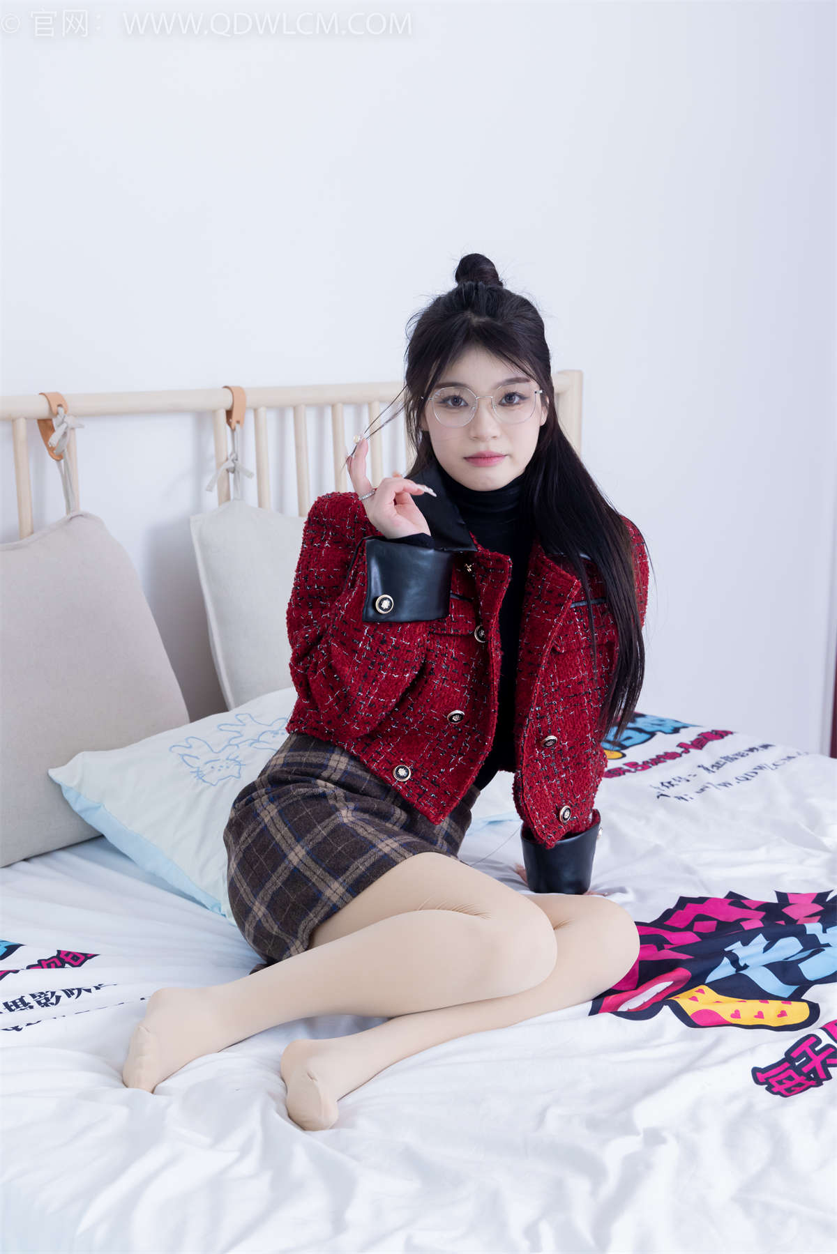 物恋传媒 NO.2084 闪闪-华灯初上（盲盒3）-日更街拍