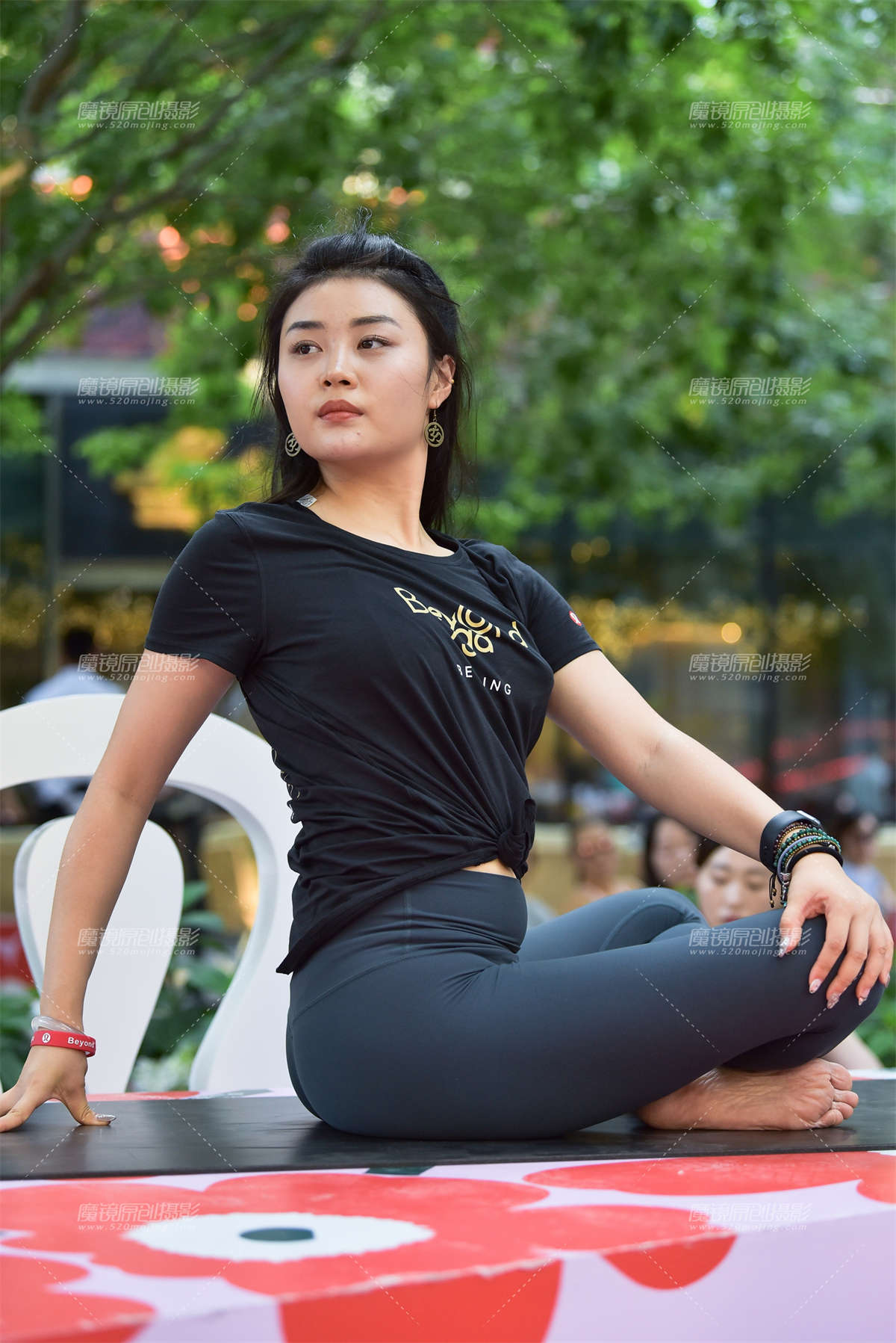 【赛德克赛帖】身材圆润的大眼睛美女-日更街拍