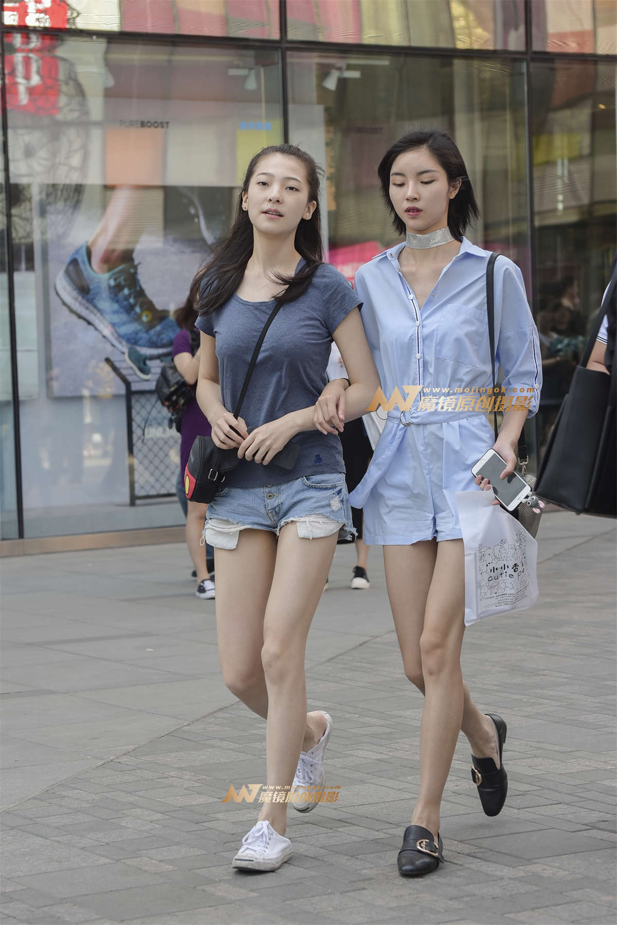 热裤小姐妹-日更街拍