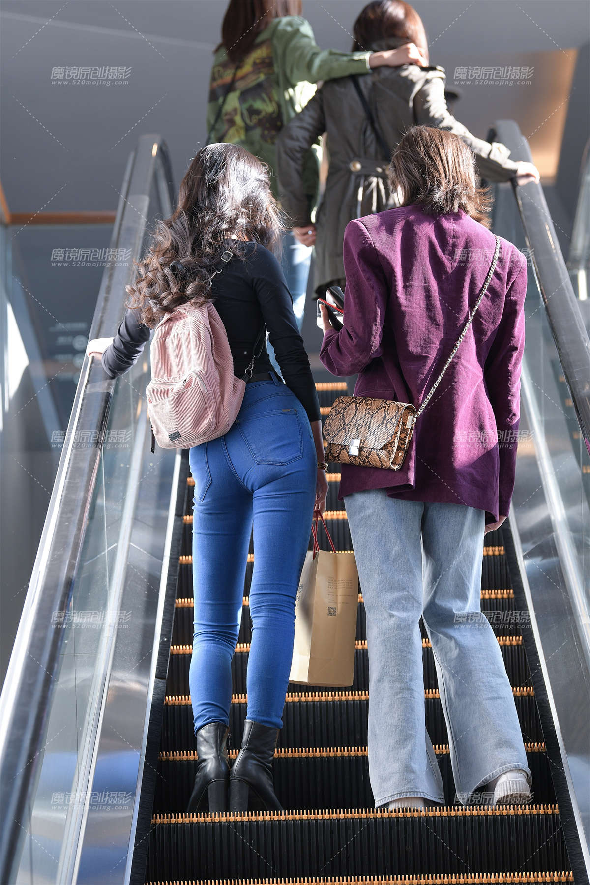 图片[2]-【街拍之魂赛帖】大波浪紧牛-日更街拍