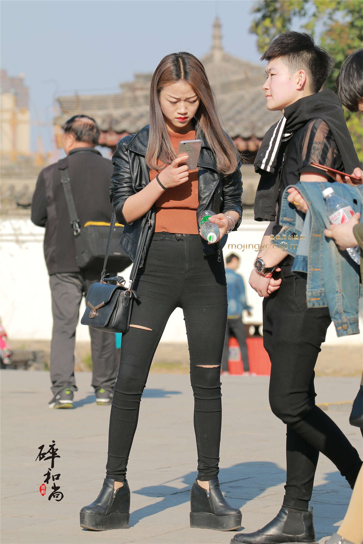 庆祝开赛第二贴：长腿紧身黑牛仔（25P）-日更街拍