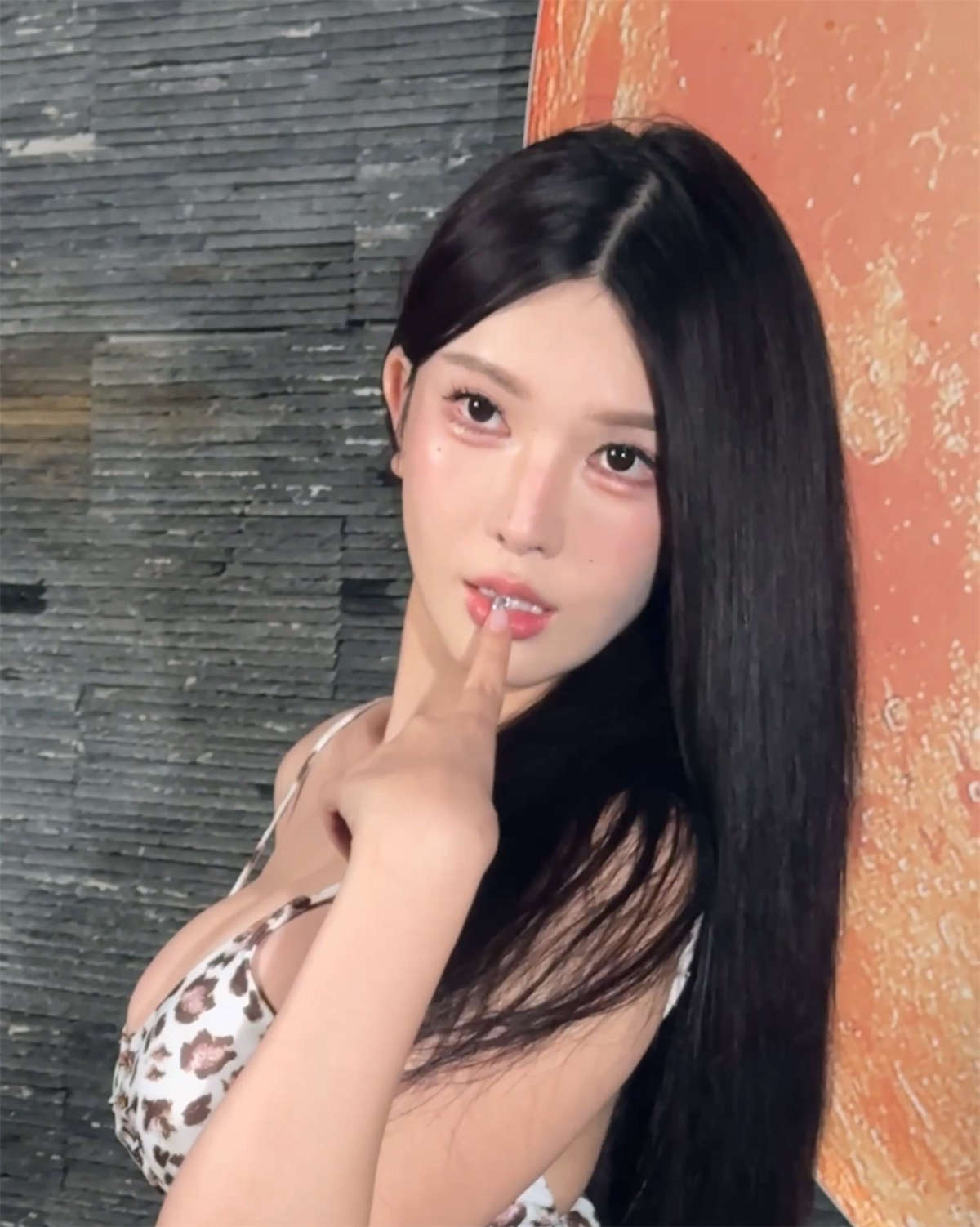 图片[2]-豹纹美女（手机视频）-日更街拍