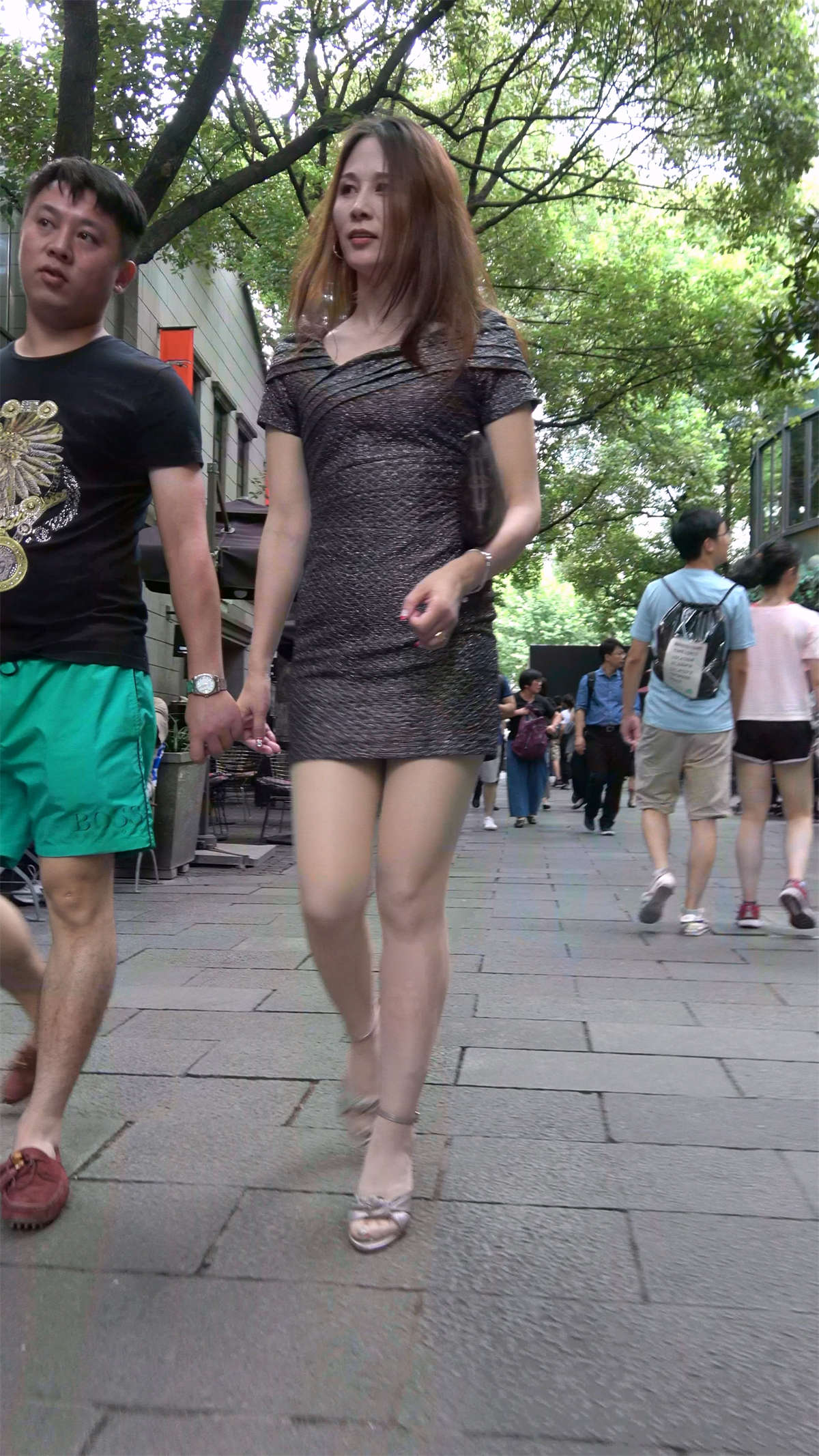 图片[2]-肉丝袜紧身短裙美女-日更街拍