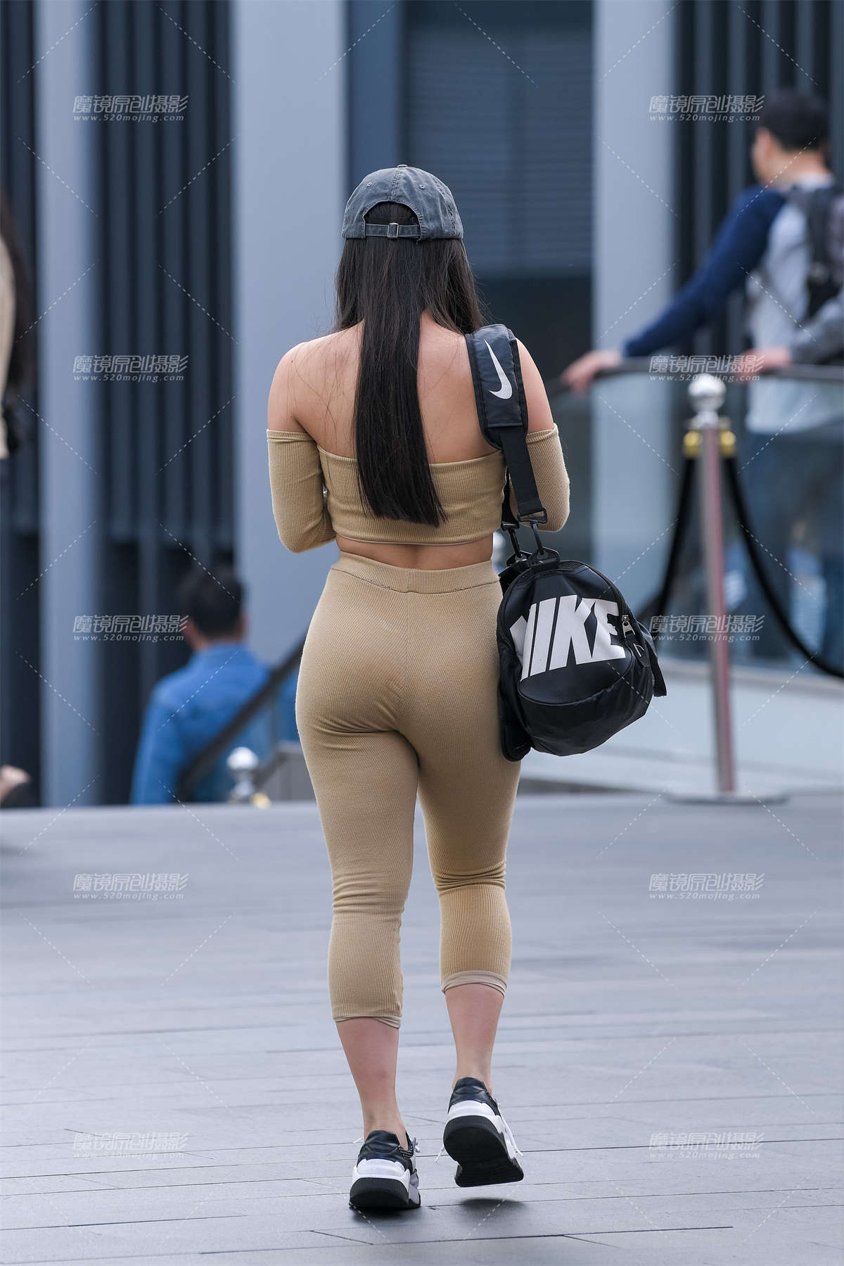 图片[2]-【久久赛帖】一看就是练过的-日更街拍