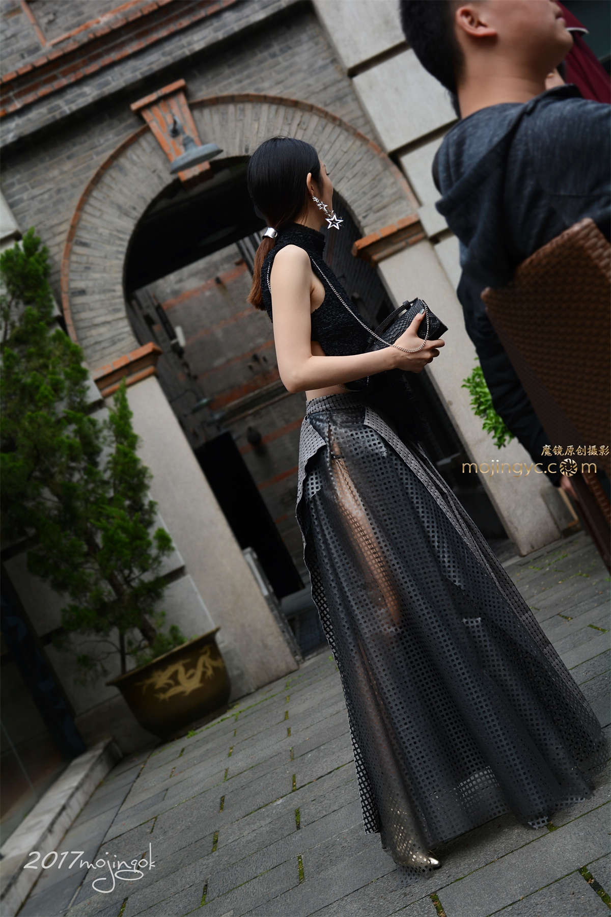 图片[2]-咔喳赛15 大开背银色长裙（17p）-日更街拍