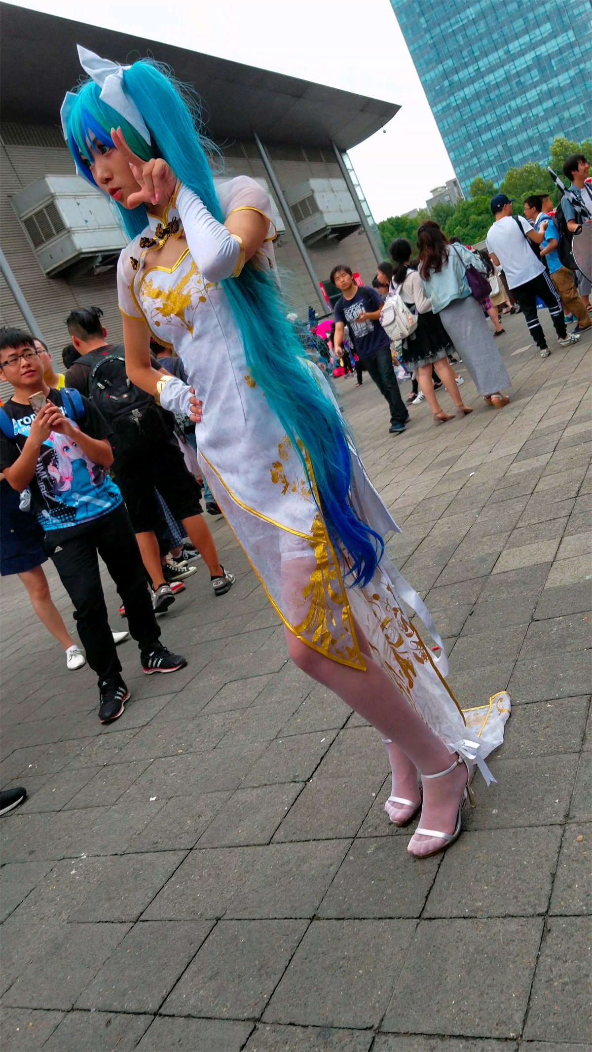 图片[2]-旗袍装丝袜cosplay的青春美少女-日更街拍