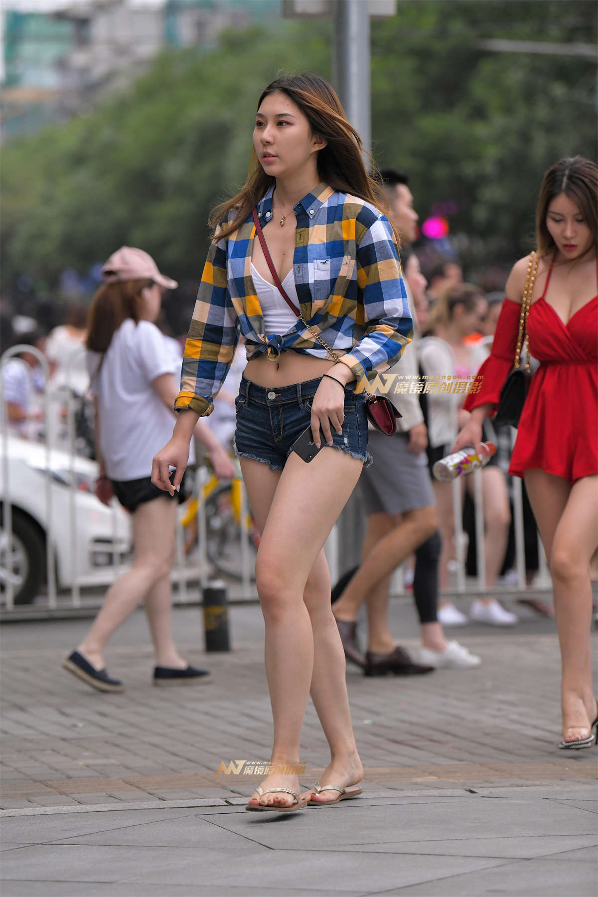 【街拍之魂赛帖】B106、丰腴热裤-日更街拍