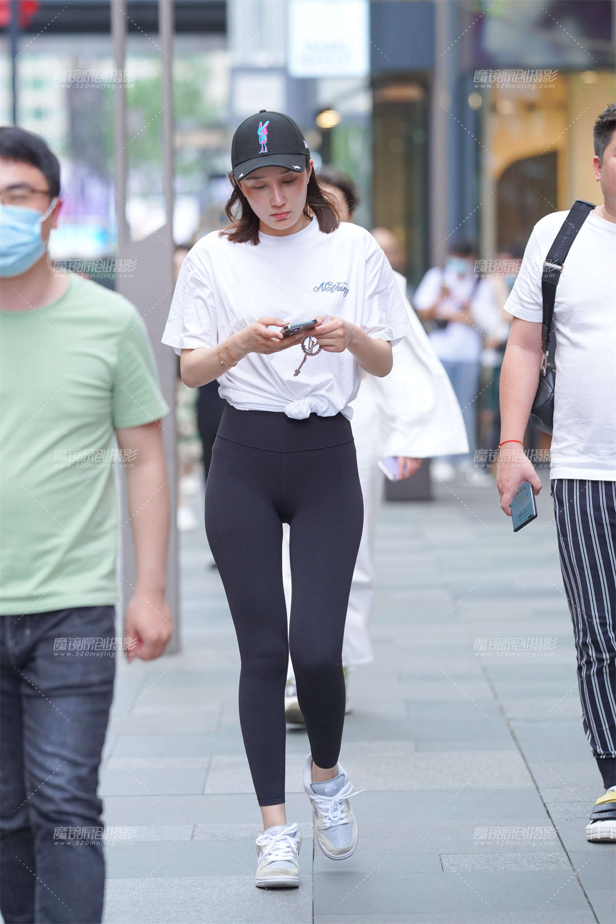 黑色瑜伽裤-日更街拍