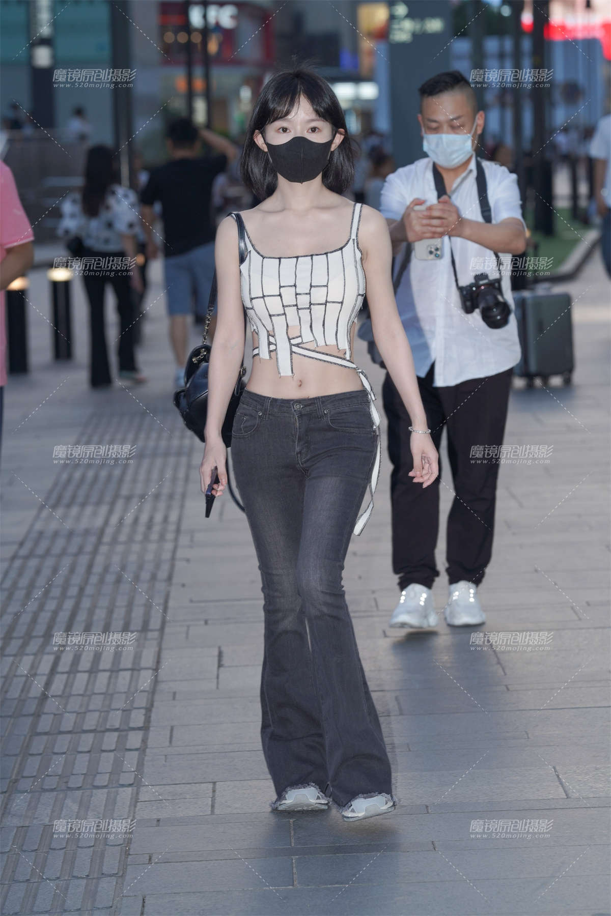 图片[2]-苗条紧牛美眉-日更街拍