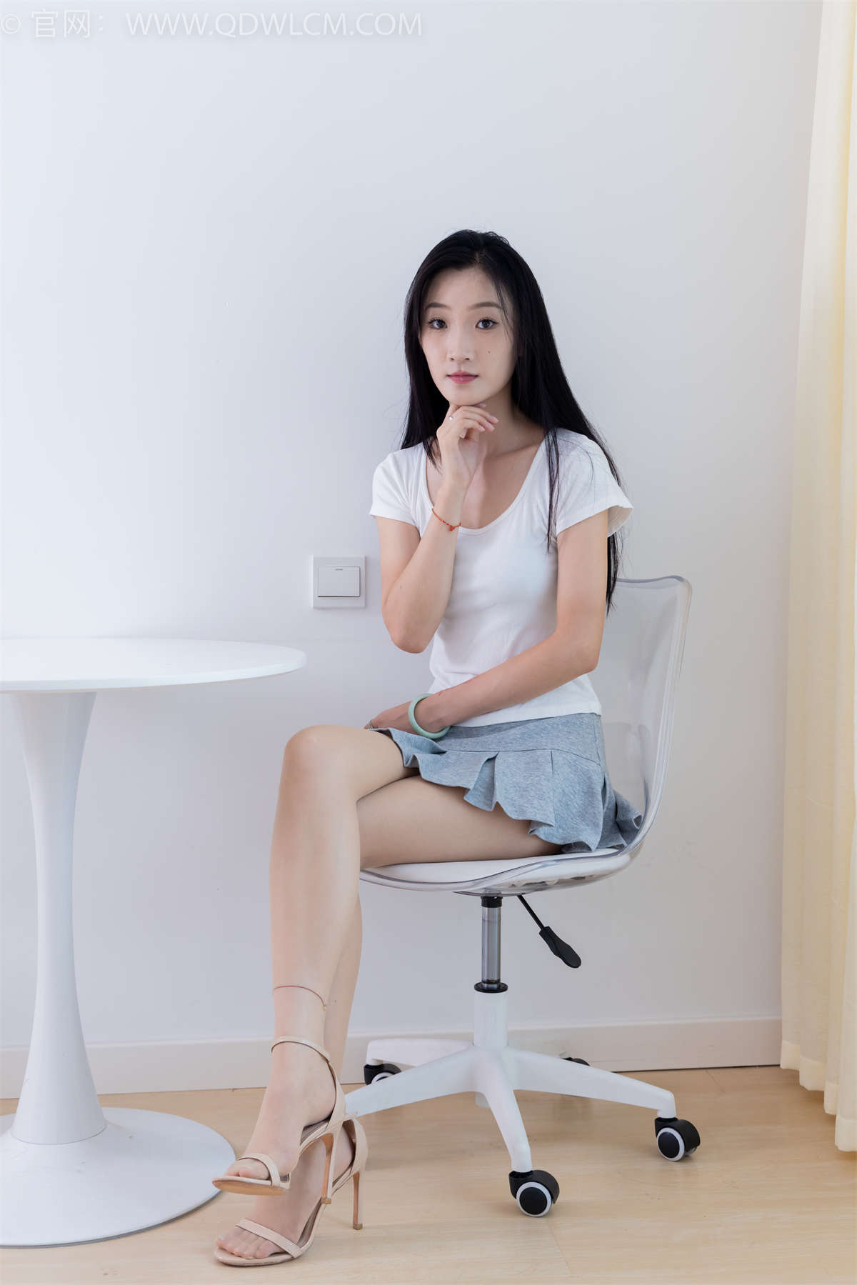 物恋传媒 NO.2071 榛果-断桥残雪-日更街拍