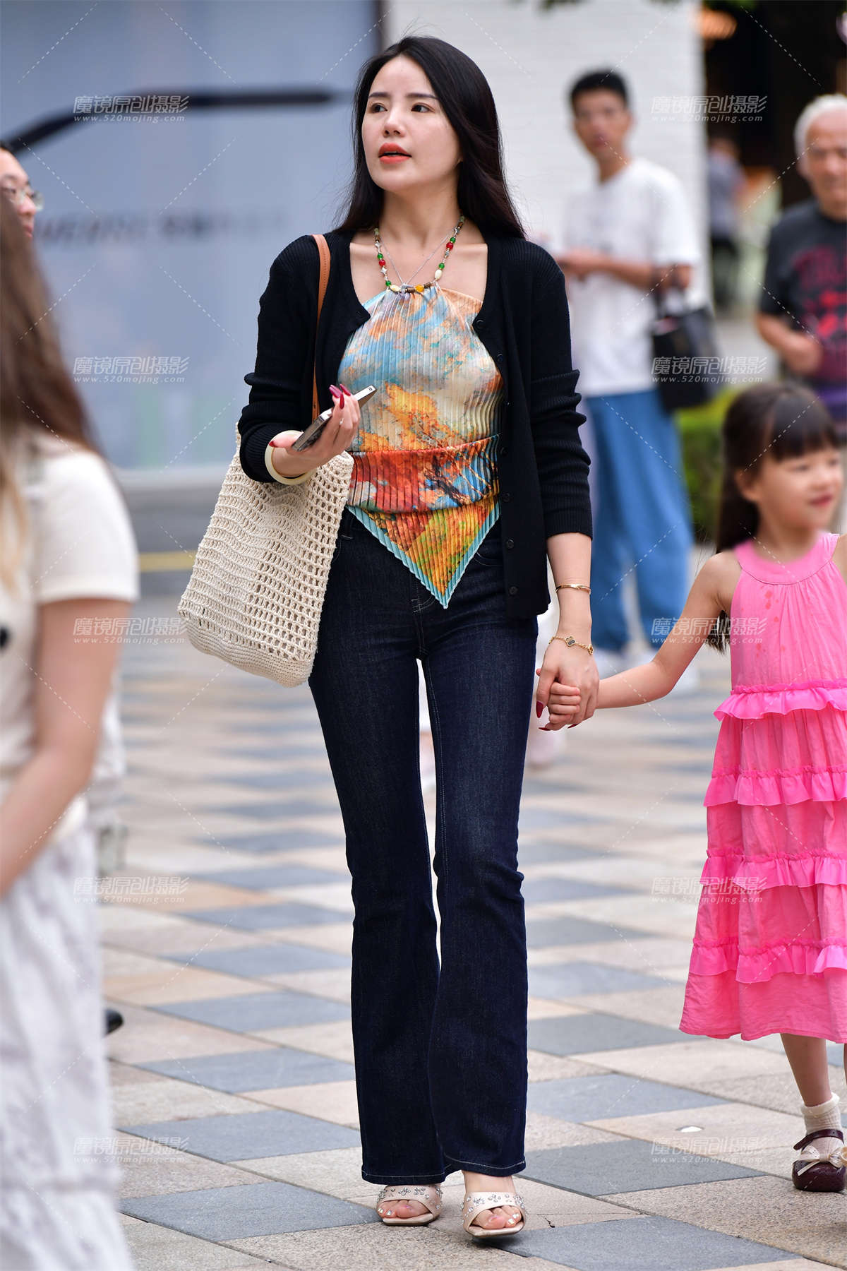 ★红美甲辣妈牛仔裤美女-日更街拍