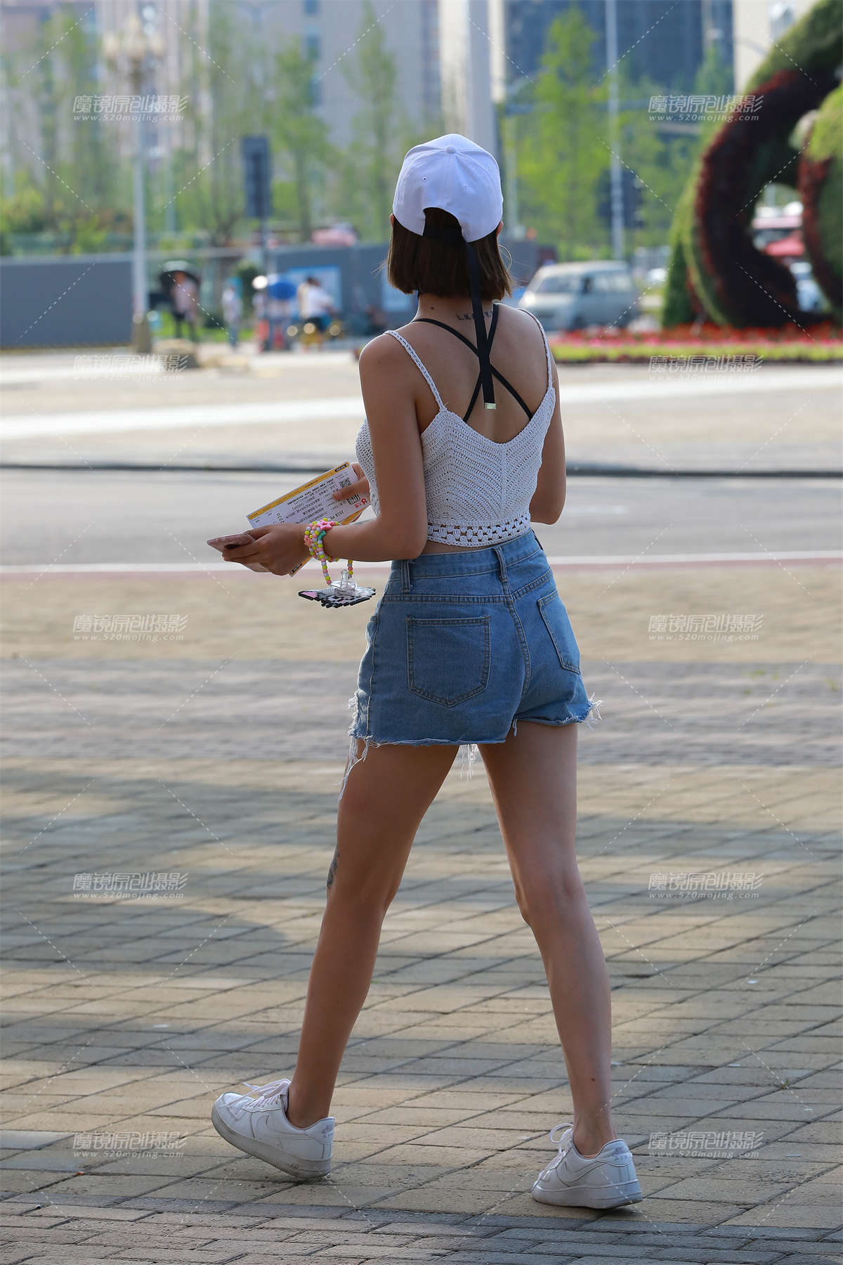 图片[2]-穿着凉快的性感美眉-日更街拍