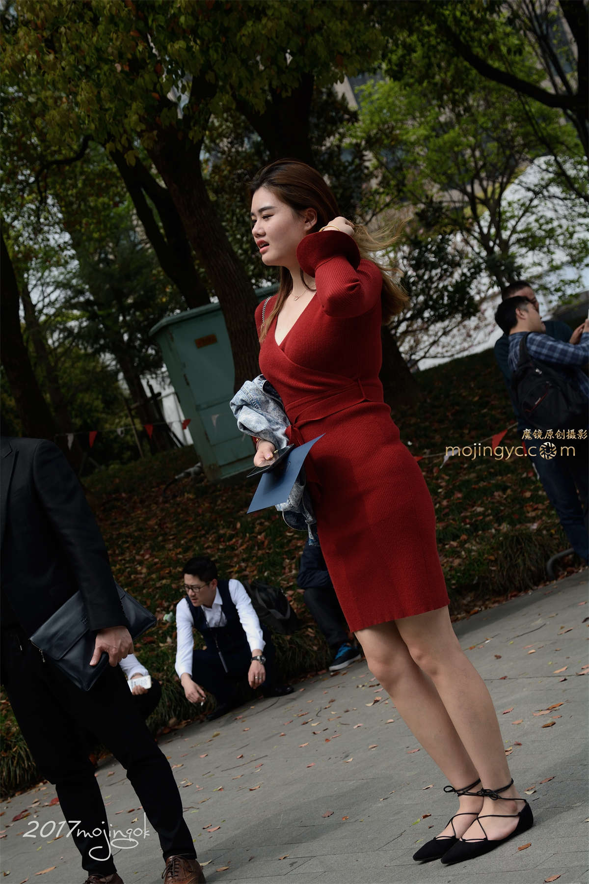 咔喳赛16 紧身中裙 有点丰满（16p）-日更街拍