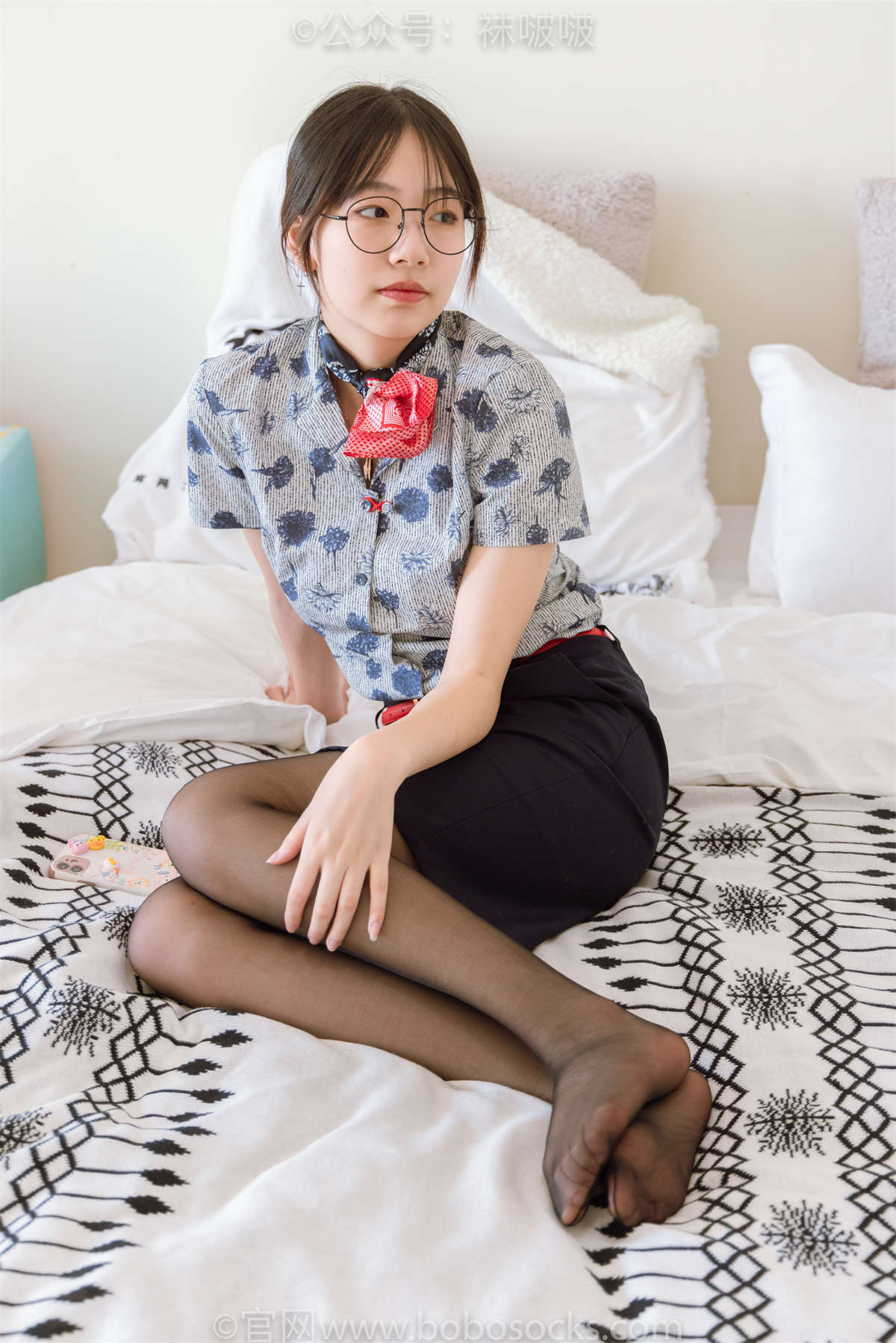 袜啵啵 No.087 小甜豆-空姐制服、高跟鞋、黑丝（脚尖透明款）花絮版-日更街拍