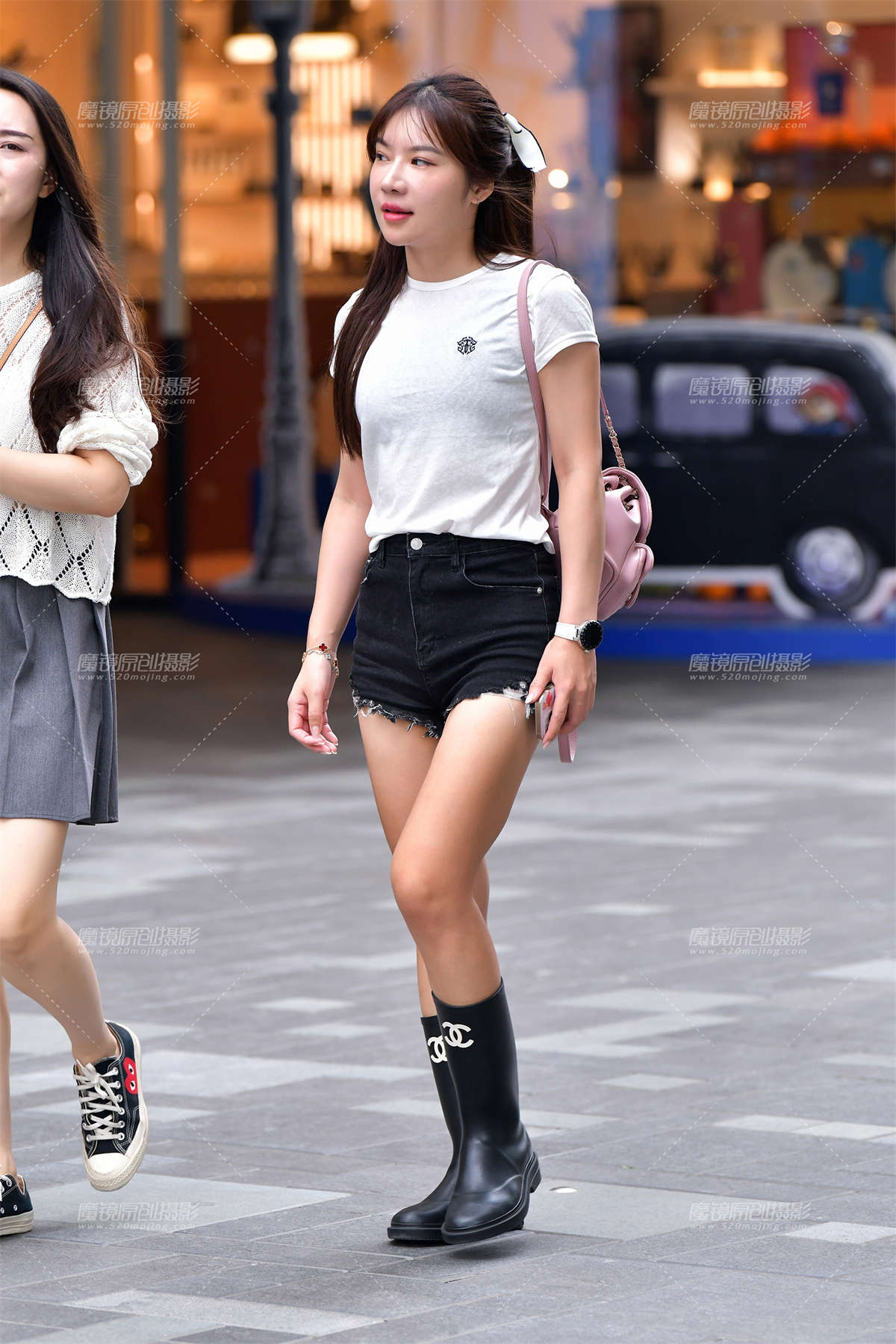 图片[2]-★蝴蝶结黑色热裤美女-日更街拍