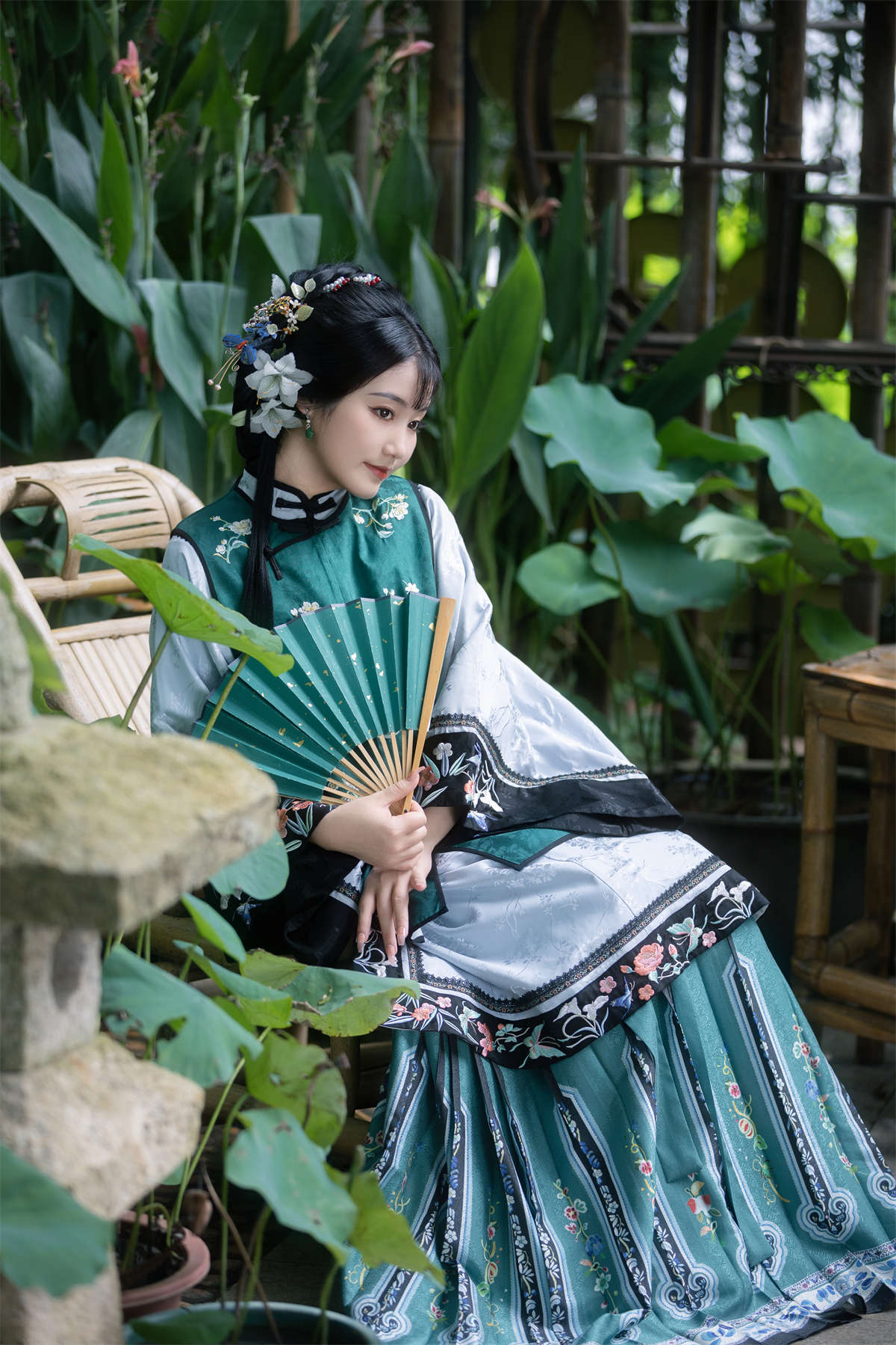 YITUYU艺图语 2023.11.03 风举荷 青青插图1