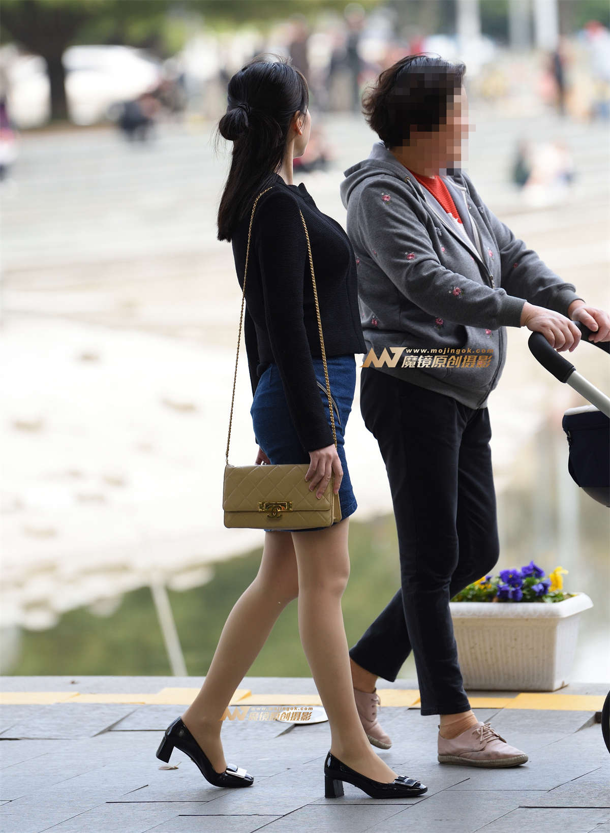 图片[2]-很配合的一位年轻妈妈-日更街拍