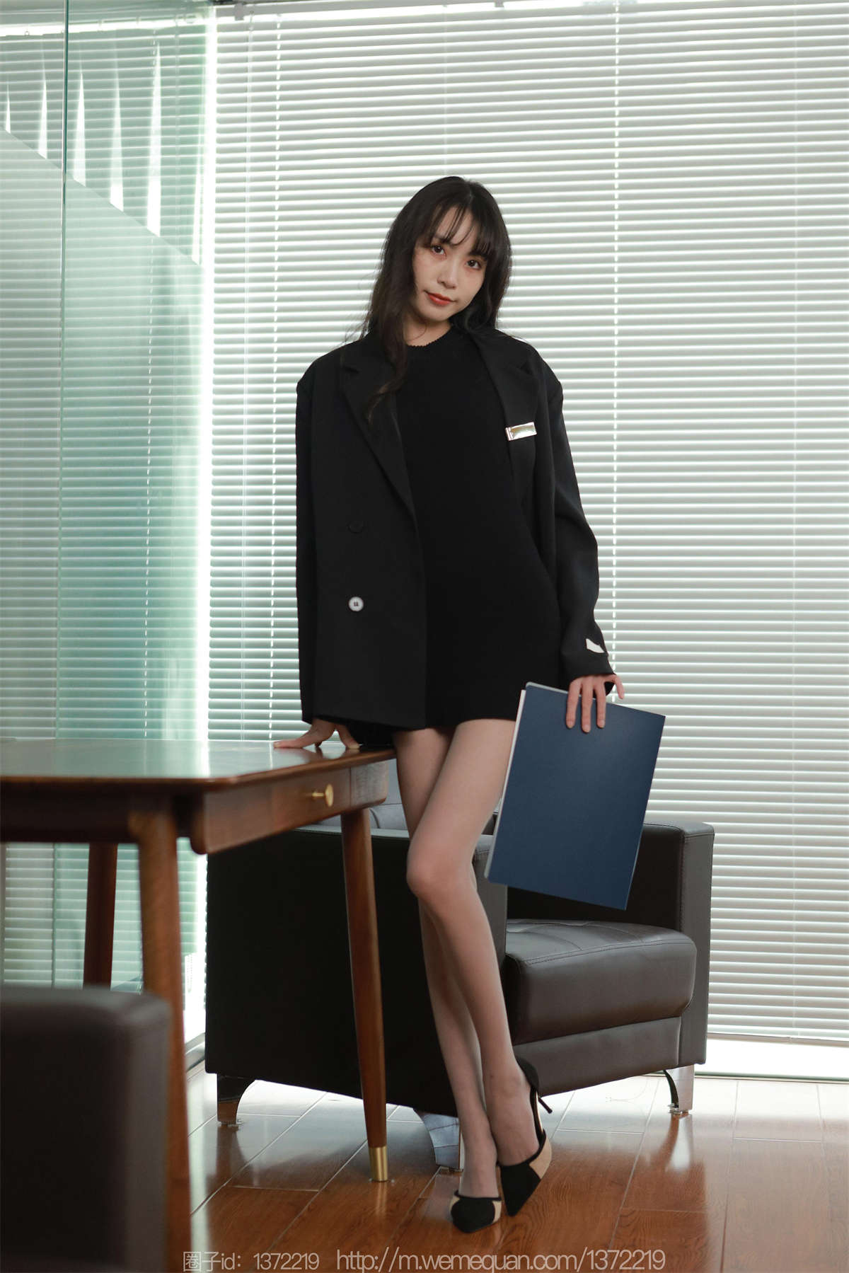 IESS异思趣向 2023.01.12 丝享家1327：团团 长腿西装-日更街拍