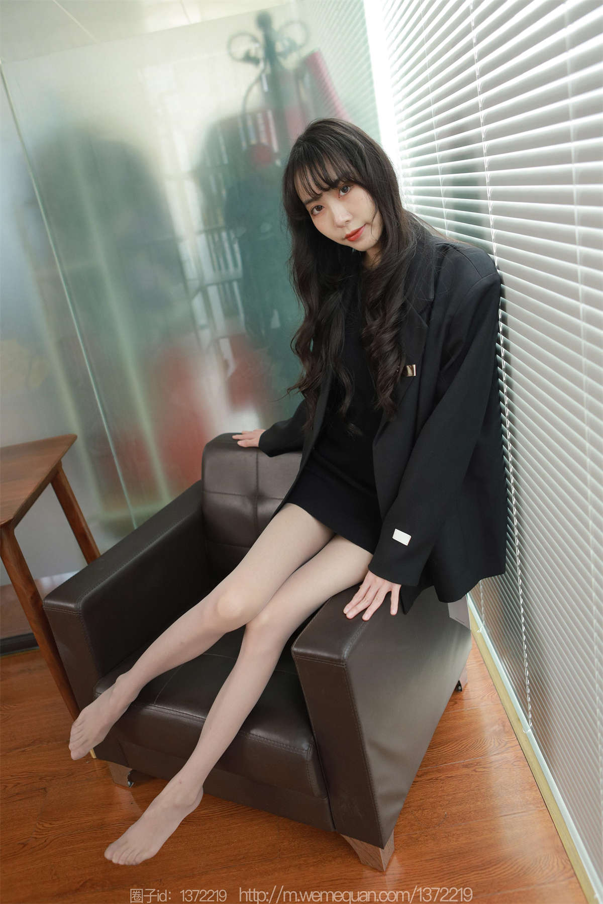 图片[2]-IESS异思趣向 2023.01.12 丝享家1327：团团 长腿西装-日更街拍