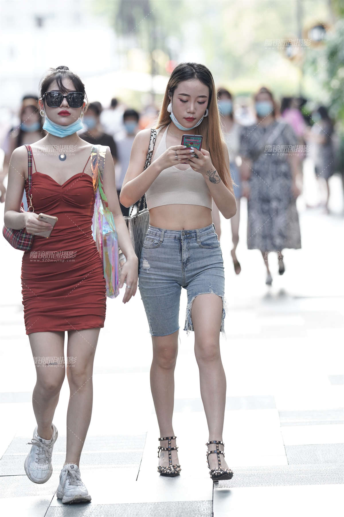 牛仔裤美眉-日更街拍