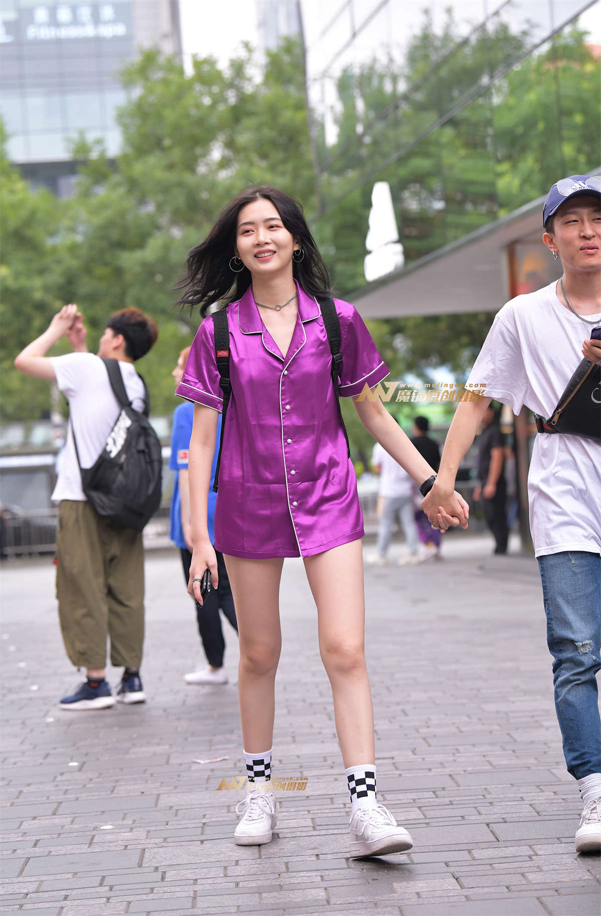 【街拍之魂赛帖】活力紫衣少女-日更街拍