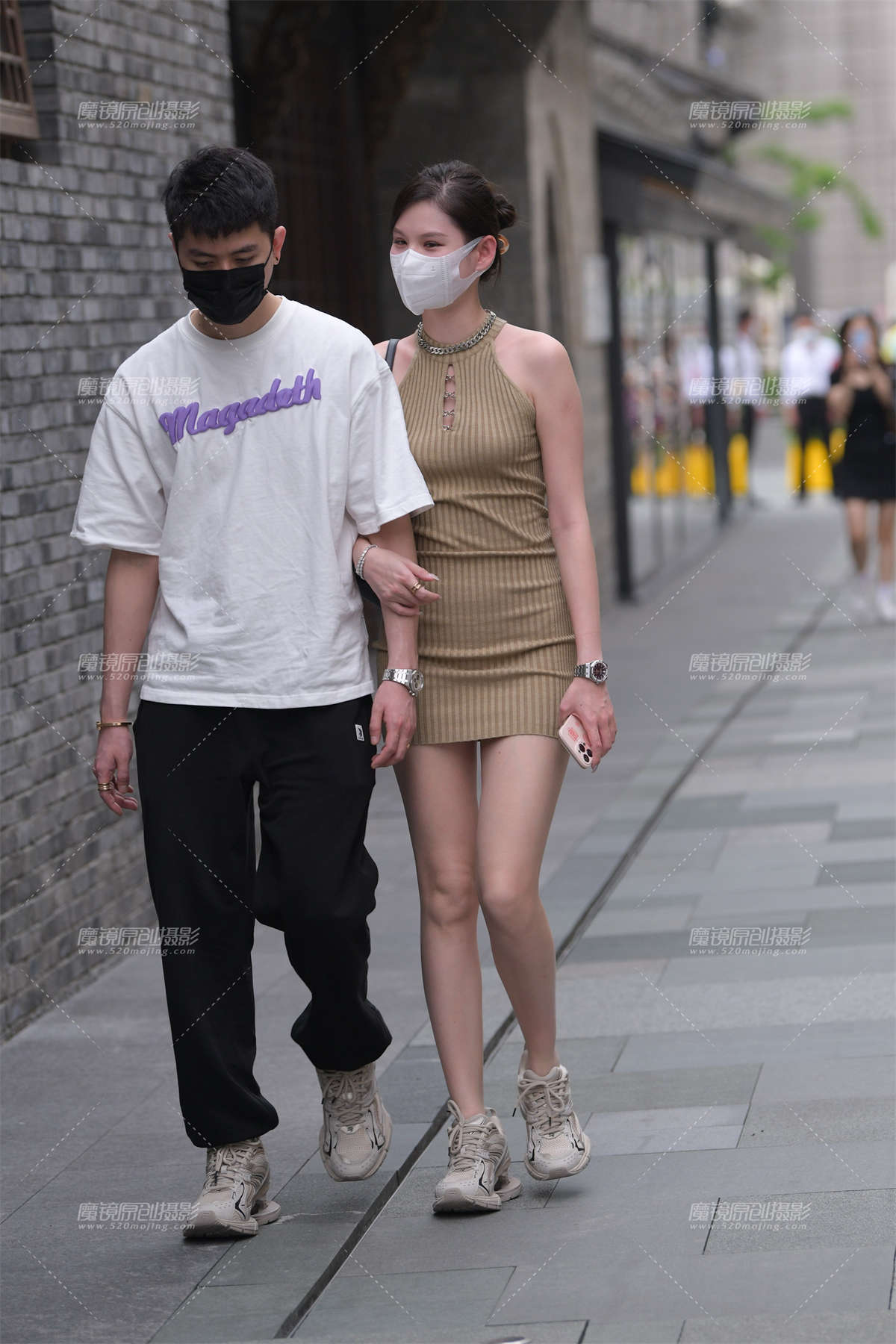 卡其色包臀裙-日更街拍