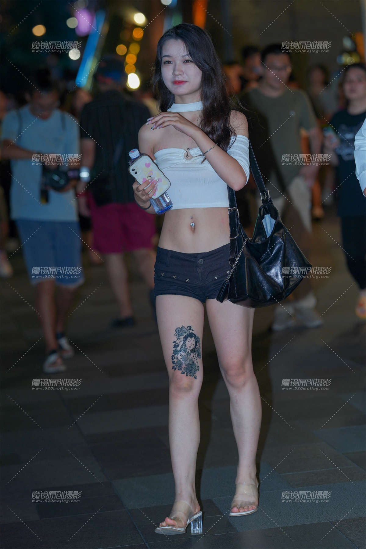 热裤辣妹-日更街拍