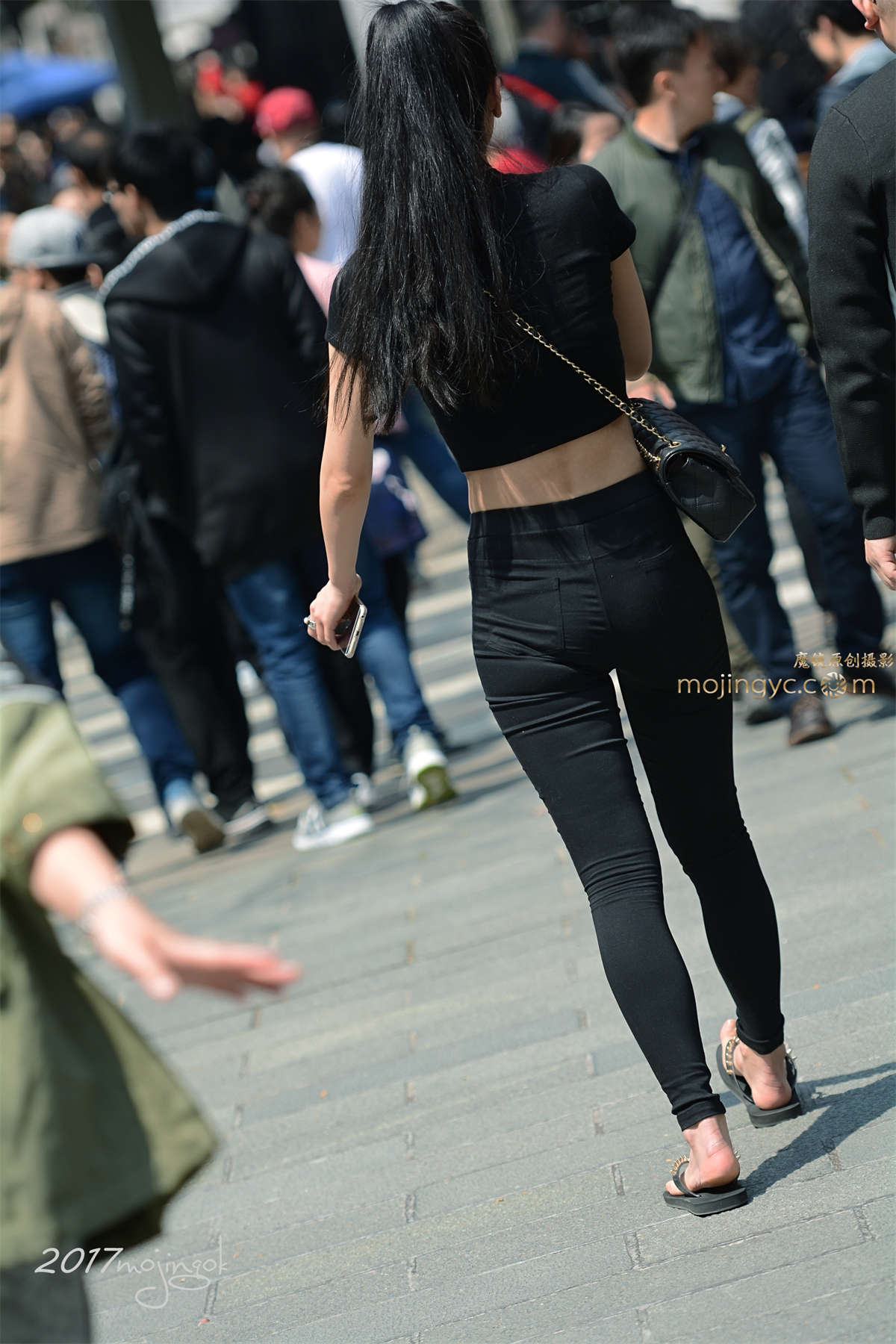 图片[2]-咔喳赛20 凉拖 紧身黑裤（16p）-日更街拍