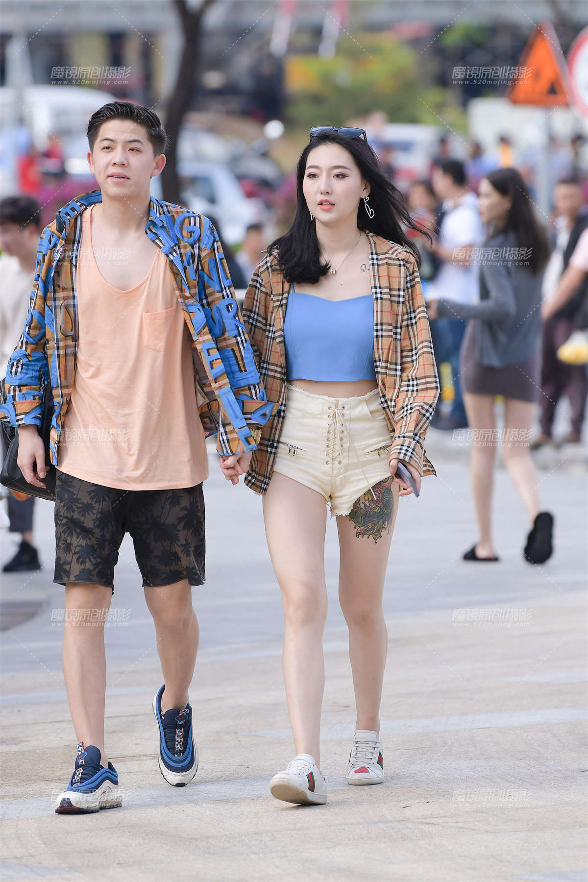 热裤大白腿美女-日更街拍