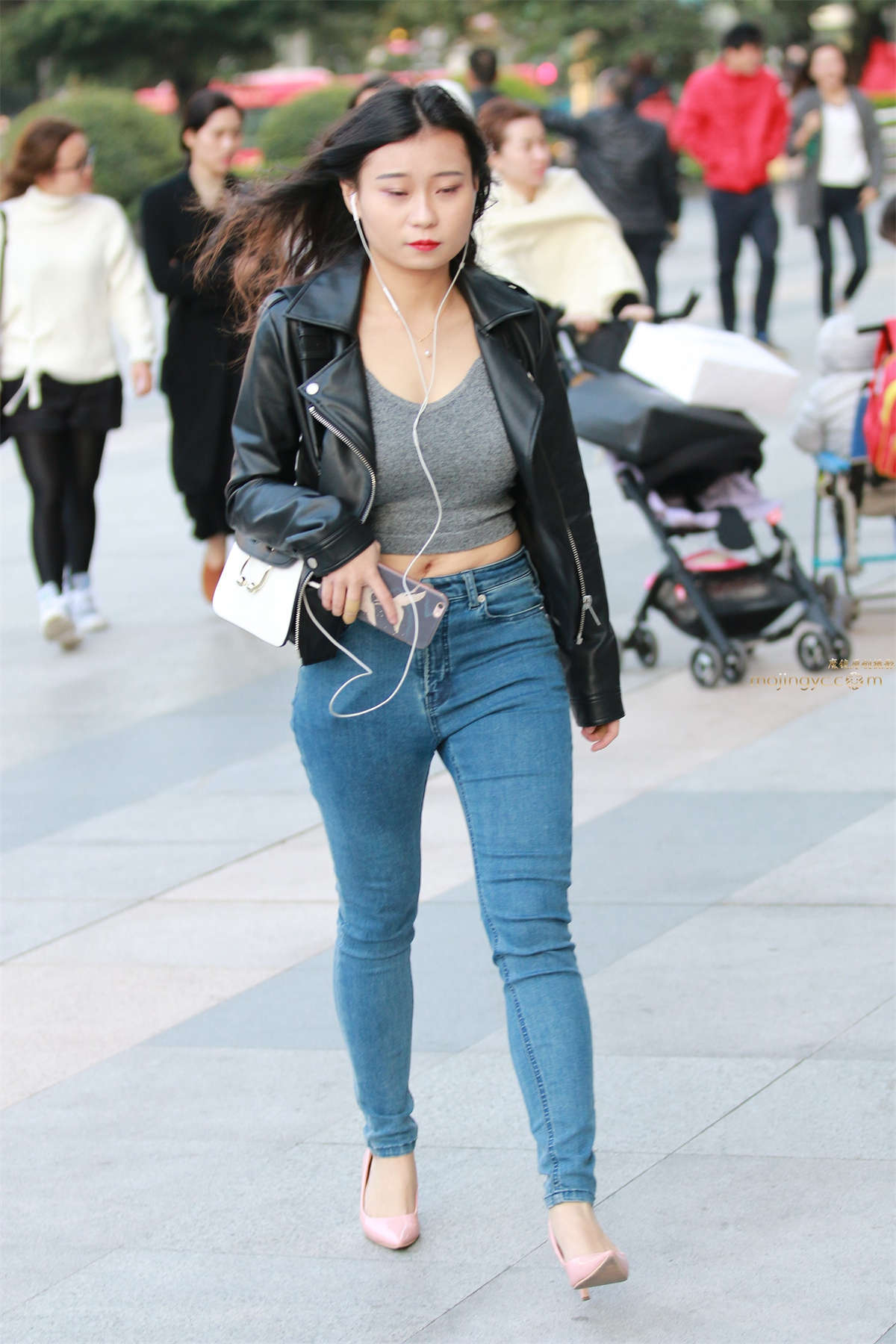 肥臀牛仔-日更街拍