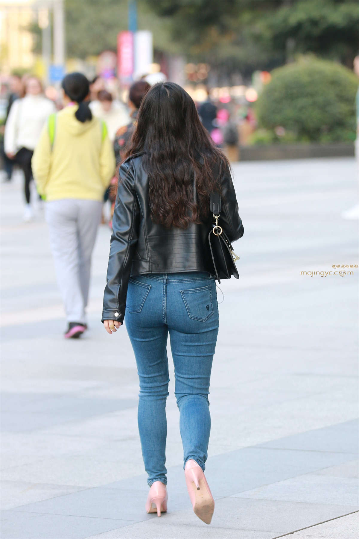 图片[2]-肥臀牛仔-日更街拍