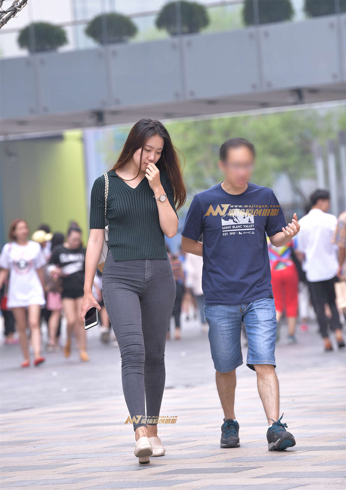 【街拍之魂赛帖】可爱的紧牛美女-日更街拍