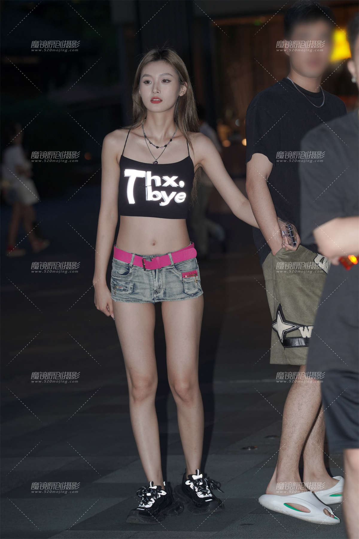 热裤美眉-日更街拍